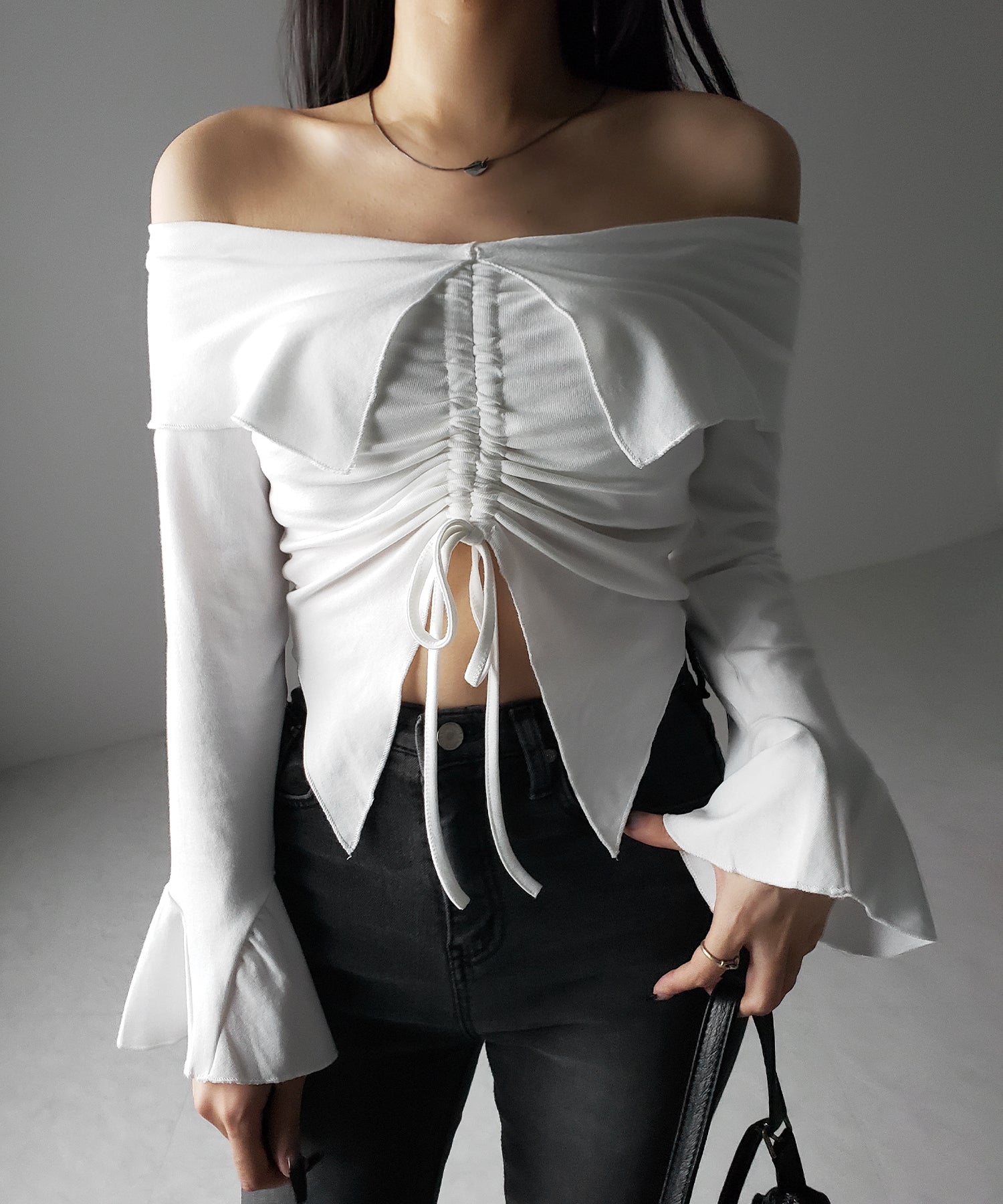 【 2color 】シャーリングフロントスリットオフショルトップス / shirring front slit offshoulder tops