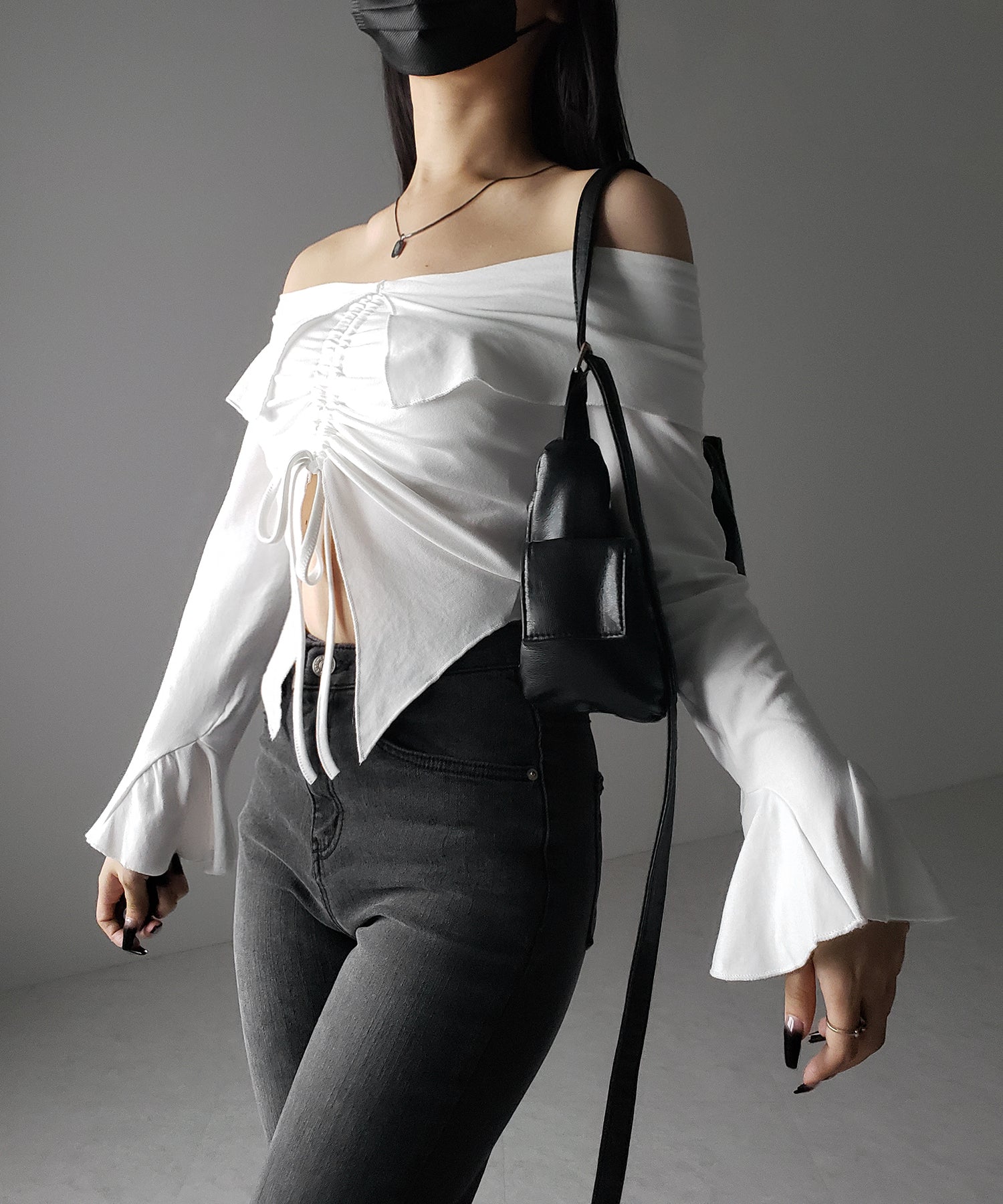 シャーリングフロントスリットオフショルトップス / shirring front slit offshoulder tops