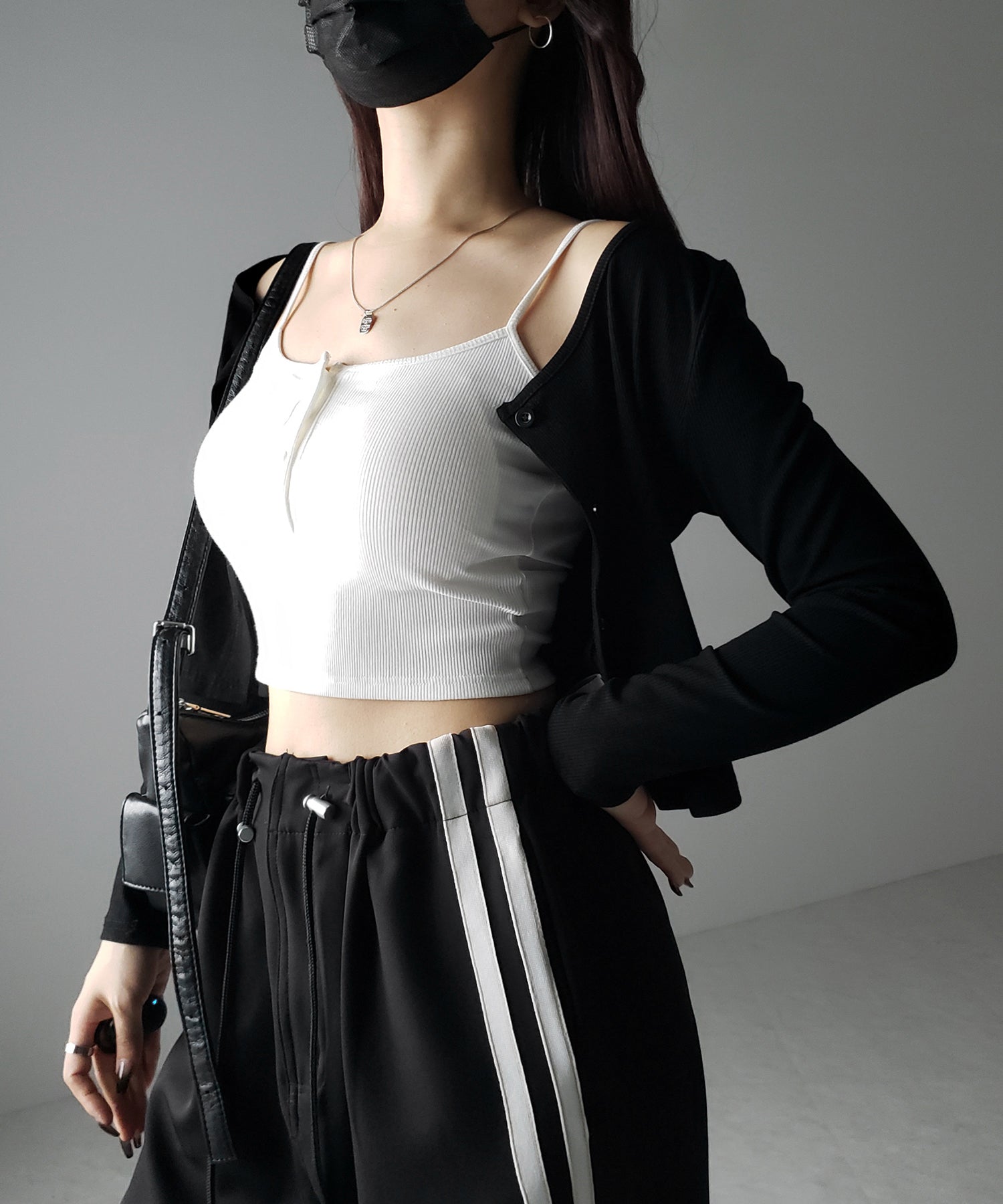 【 カップ付き 】フロントボタンヘンリーネックショートリブキャミソール / front button henry neck short rib camisole