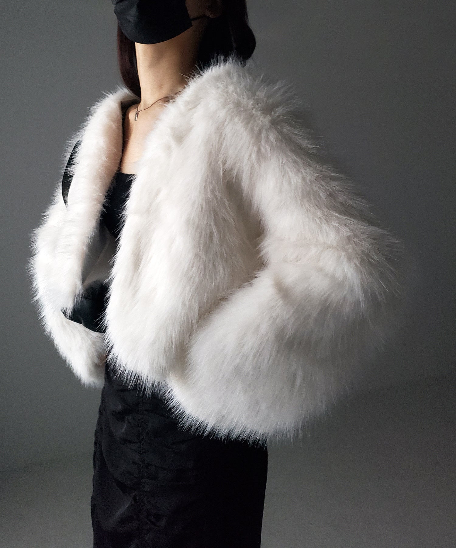 ノーカラーショートフェイクファーコート