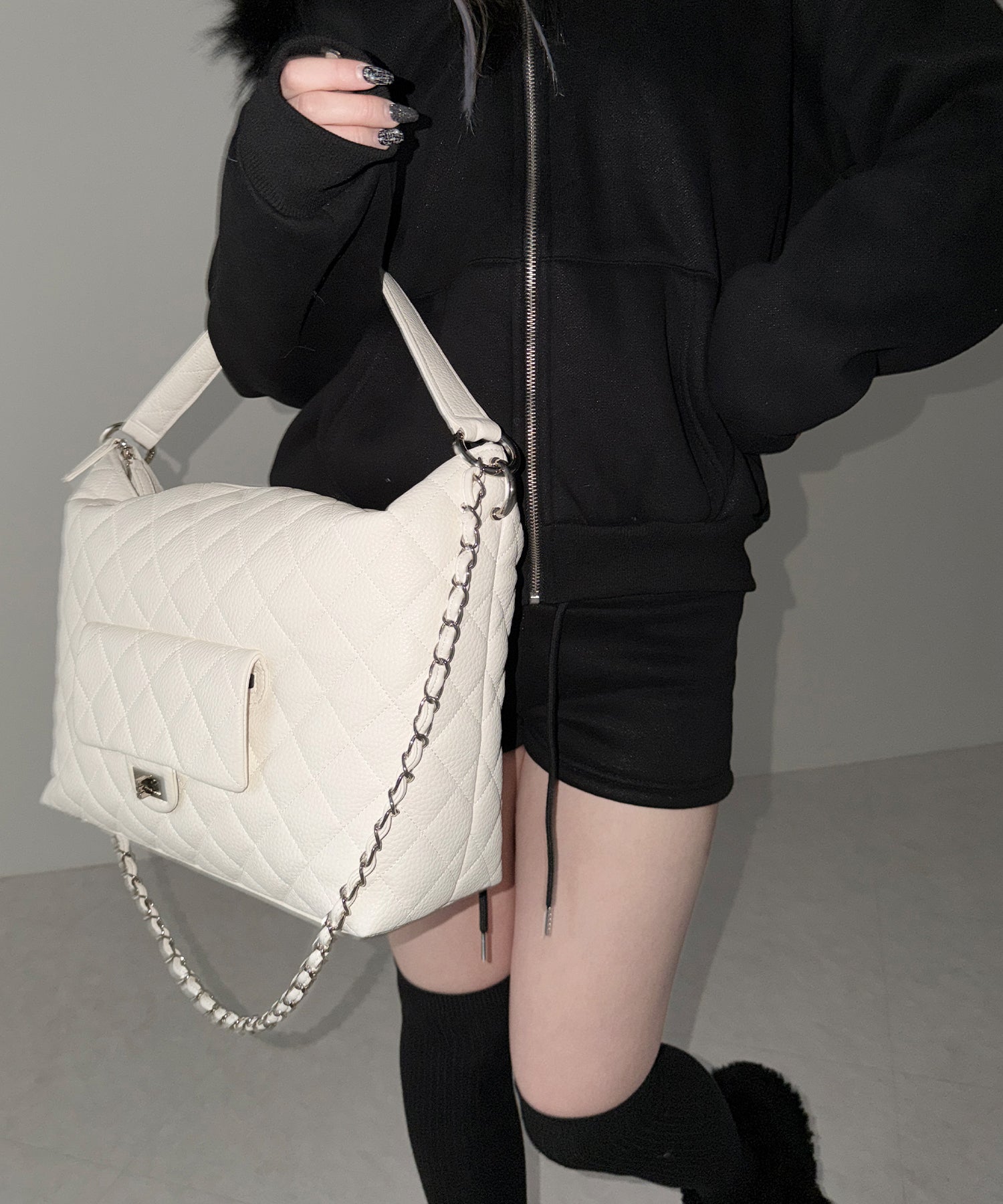 【 ショルダーストラップ付き2WAY 】キルティングスクエアトートショルダーバッグ / quilted square tote shoulder bag