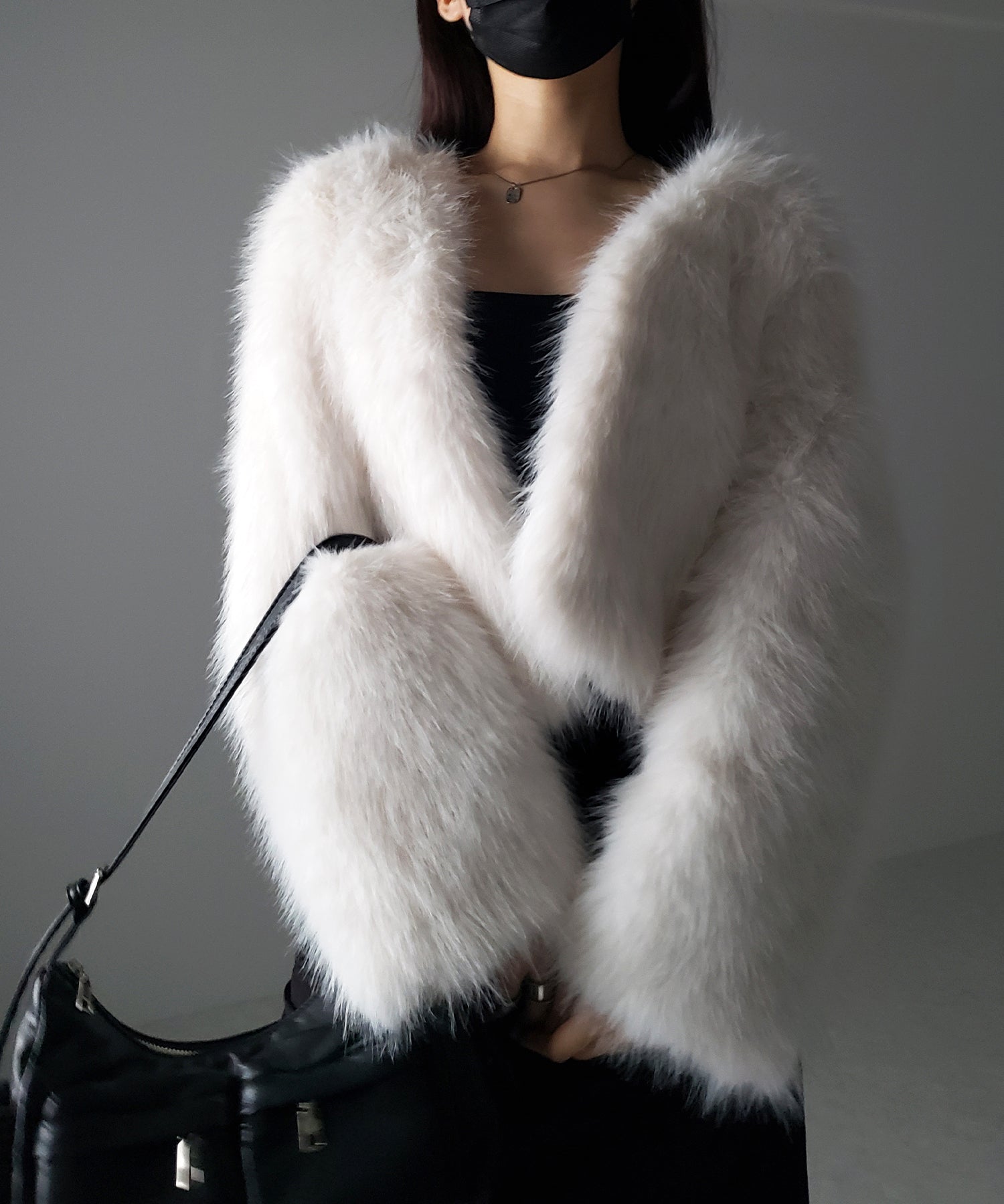 ノーカラーショートフェイクファーコート