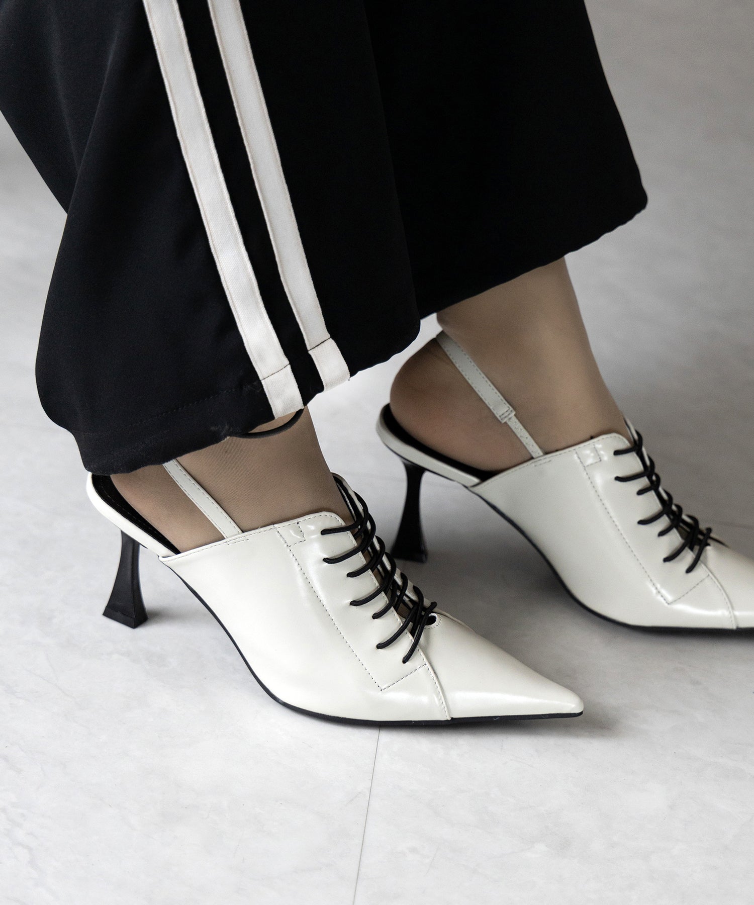 ポインテッドトゥレースアップスニーカーミュール / pointed toe lace up sneaker mules