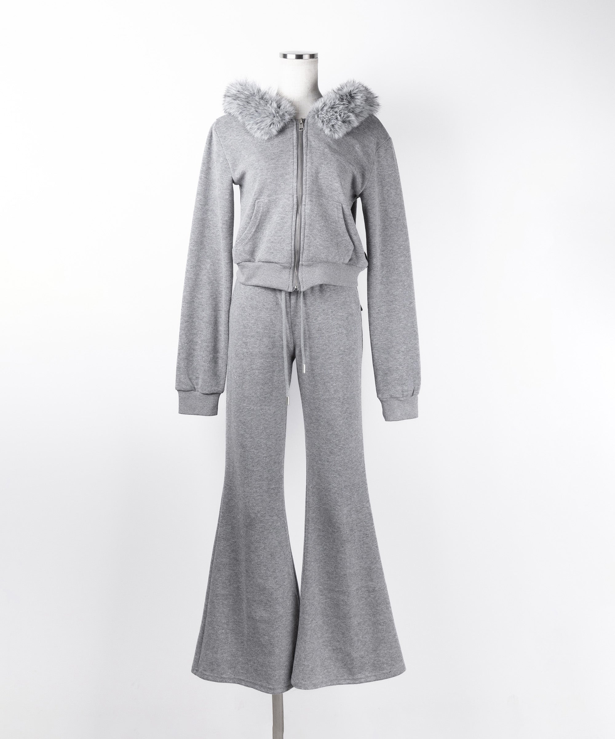 【 セットアップ 】ファーフードショートパーカー&スウェットフレアパンツ / Fur short hoodie & sweat flare pants SETUP