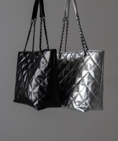 【 A4収納可 】キルティングチェーンスクエアトートショルダーバッグ / quilting chain square tote shoulder bag