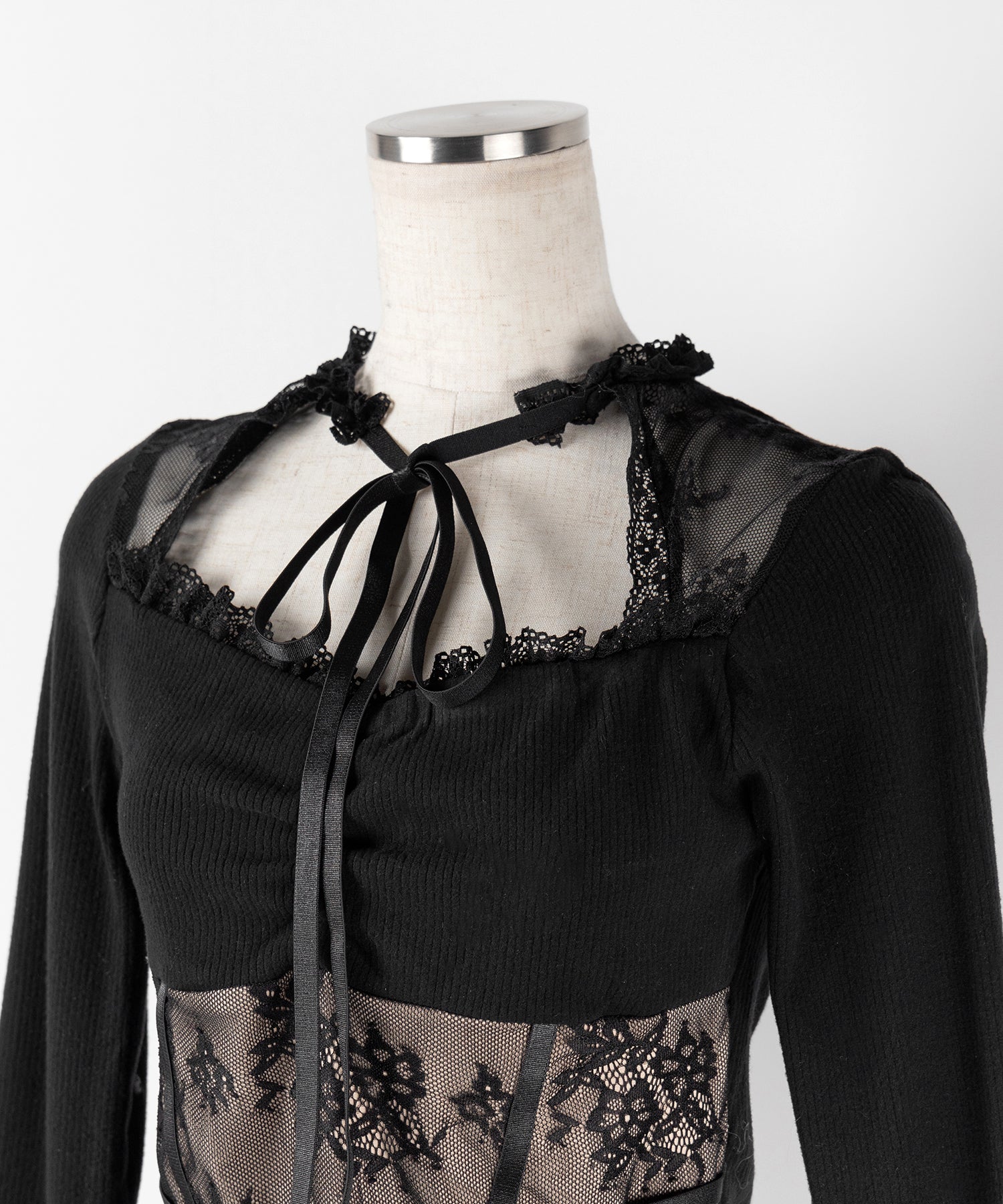 チョーカーネックリボンレーシーカットソートップス / choker neck ribbon lacy cutsaw tops