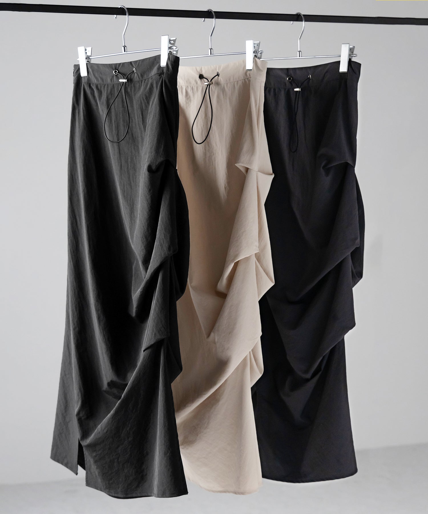 【 3color/3size 】ドローコードタックデザインナイロンロングスカート