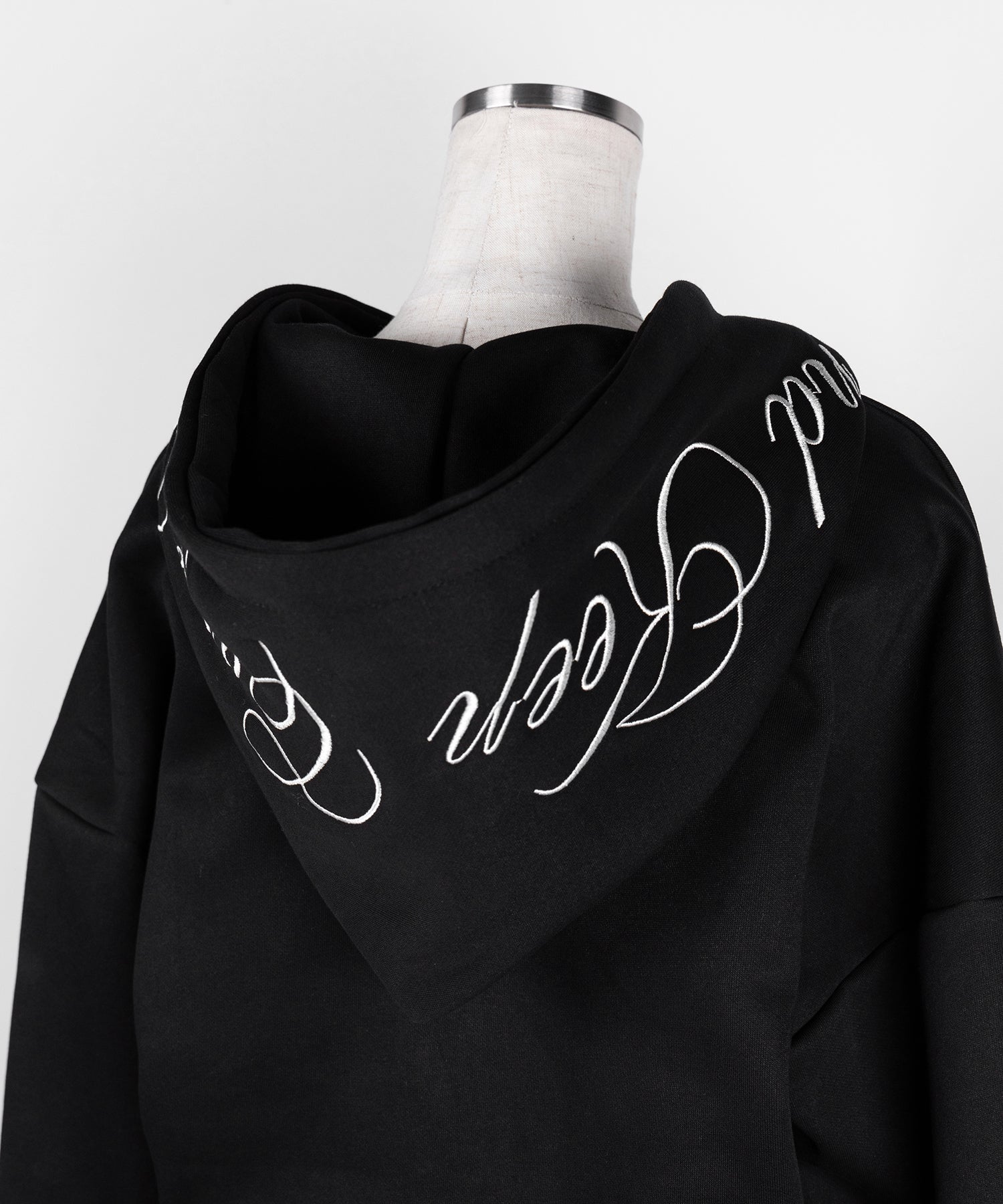 【 セットアップ 】レタリングロゴ刺繍ジップアップパーカー&ショートパンツ / lettering logo embroidery zip-up hoodie & short pants SETUP