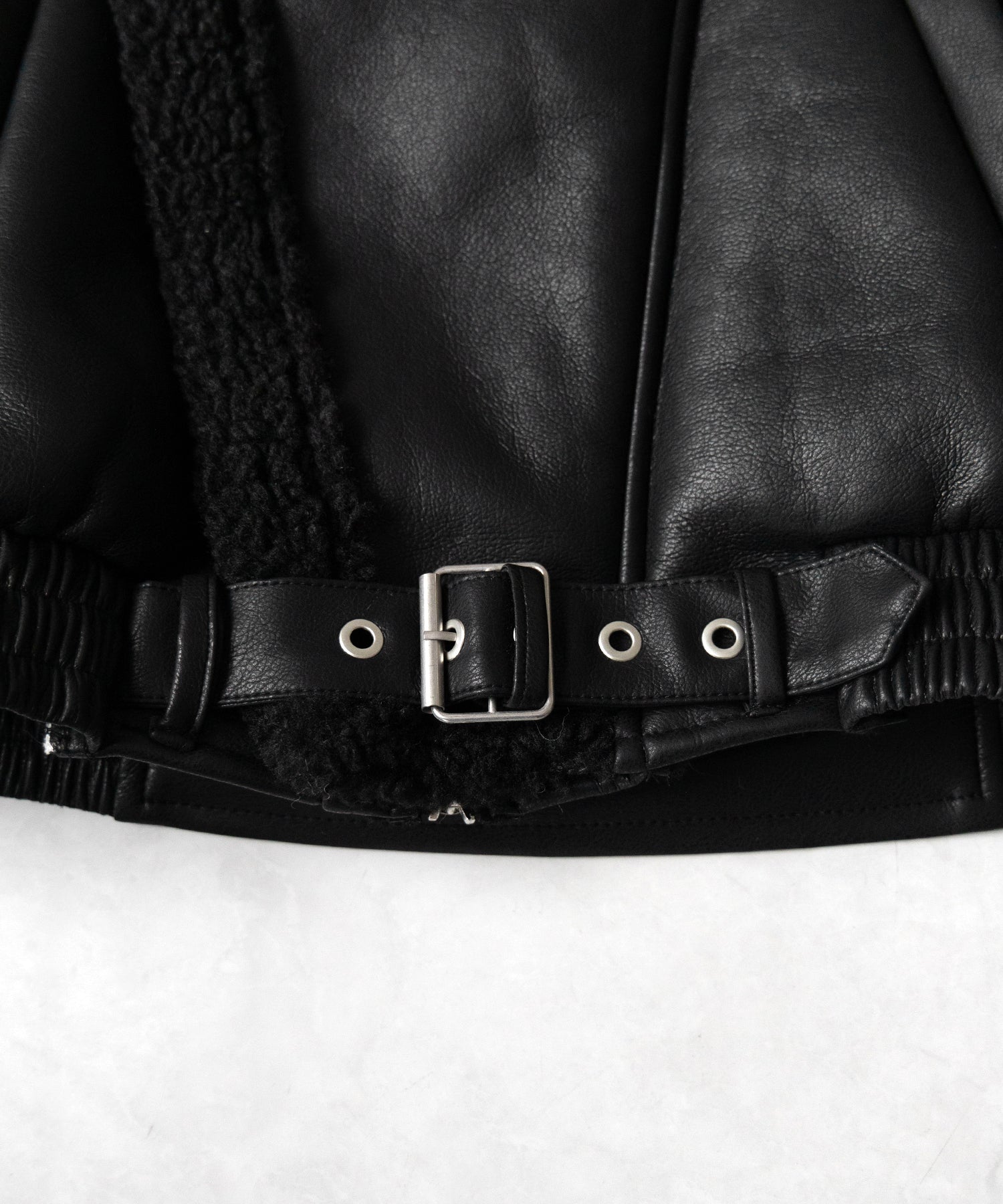 【 2color 】フェイクレザーベルテッドボアムートンジャケット / fake leather belted boa mouton jacket