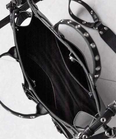 【 ショルダーストラップ付き2WAY 】アイレットベルトジップアップスクエアフォルムハンドバッグ / ( 2WAY ) eyelet belt zipup square form handbag