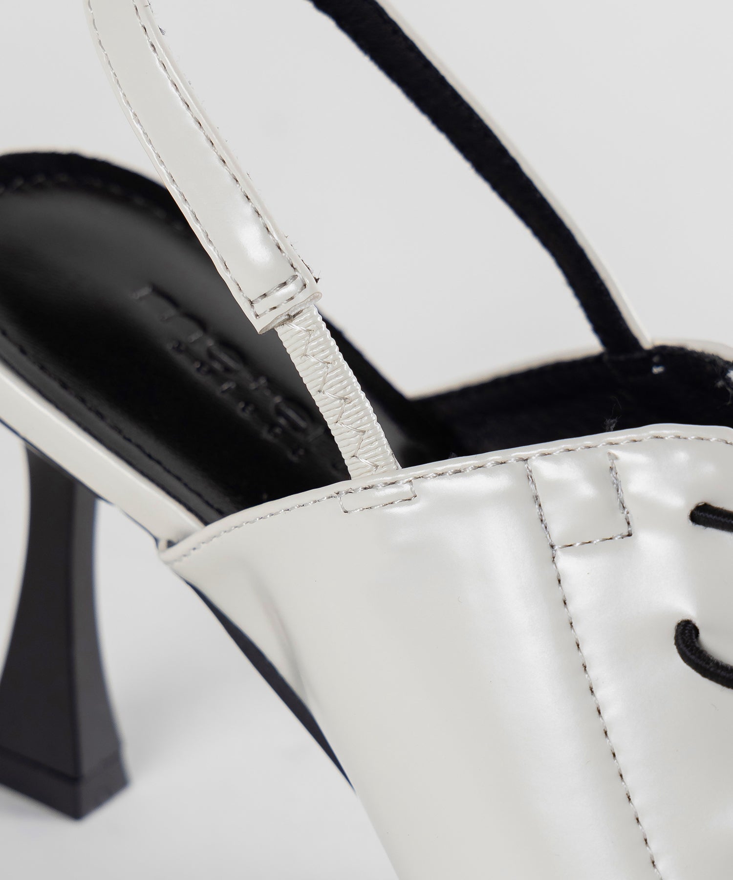 ポインテッドトゥレースアップスニーカーミュール / pointed toe lace up sneaker mules