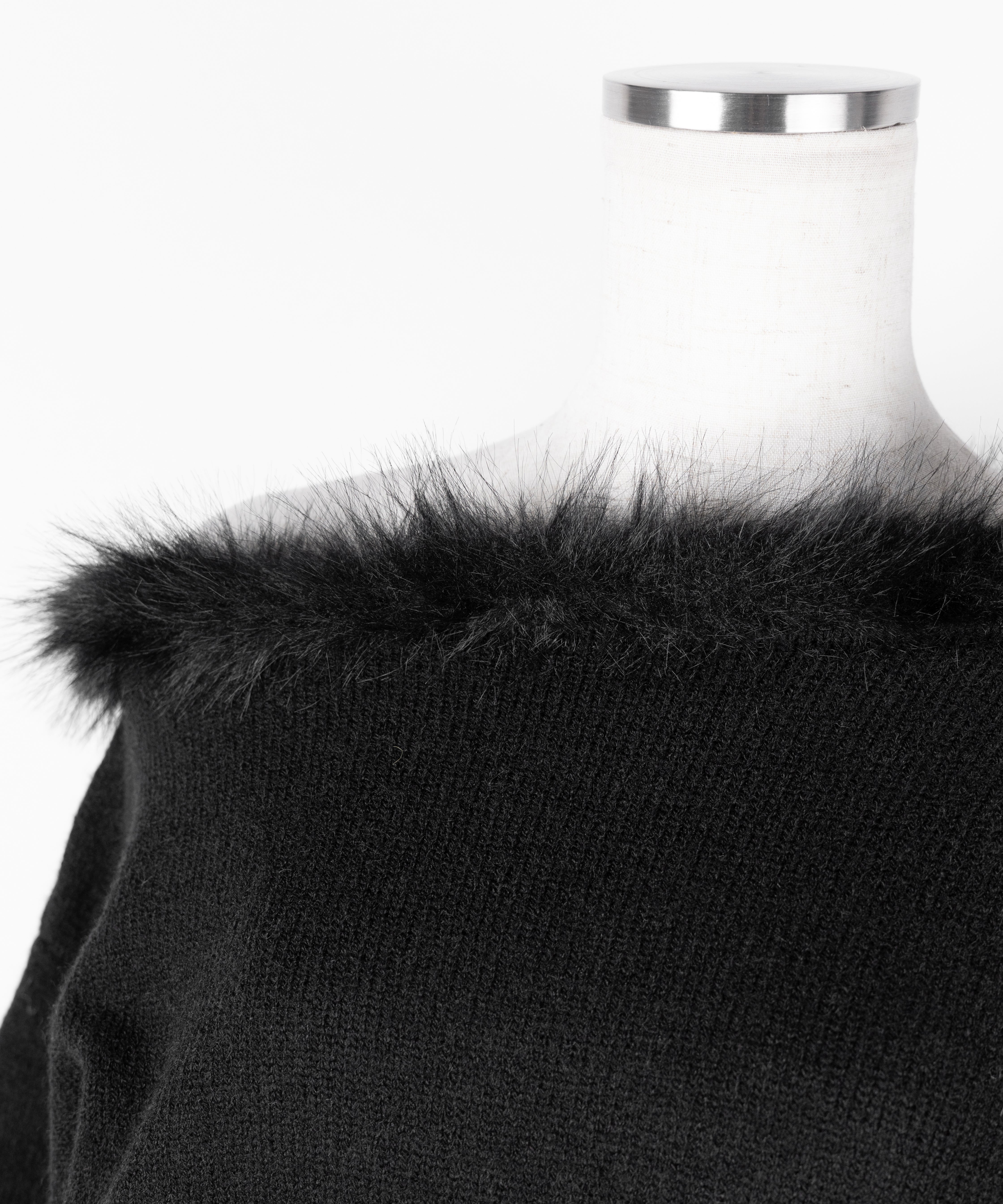 【 ニットセットアップ 】フェイクファーワンショルオーバーニット + ニットショートパンツ SET / fake fur one-shoulder over knit + knit short pants SET