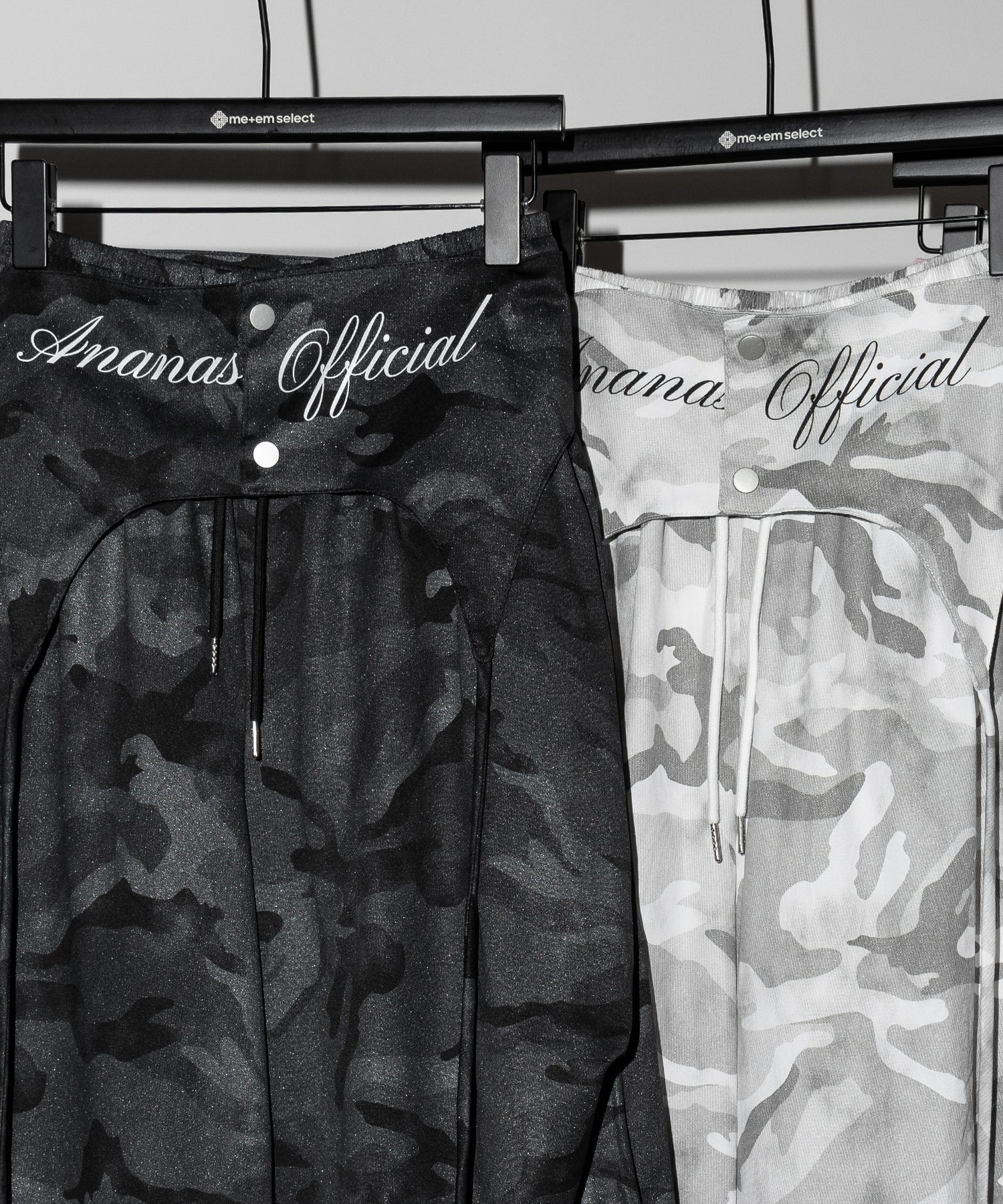 ロゴガーターカモフラタックワイドパンツ / logo garter camouflage tuck wide pants