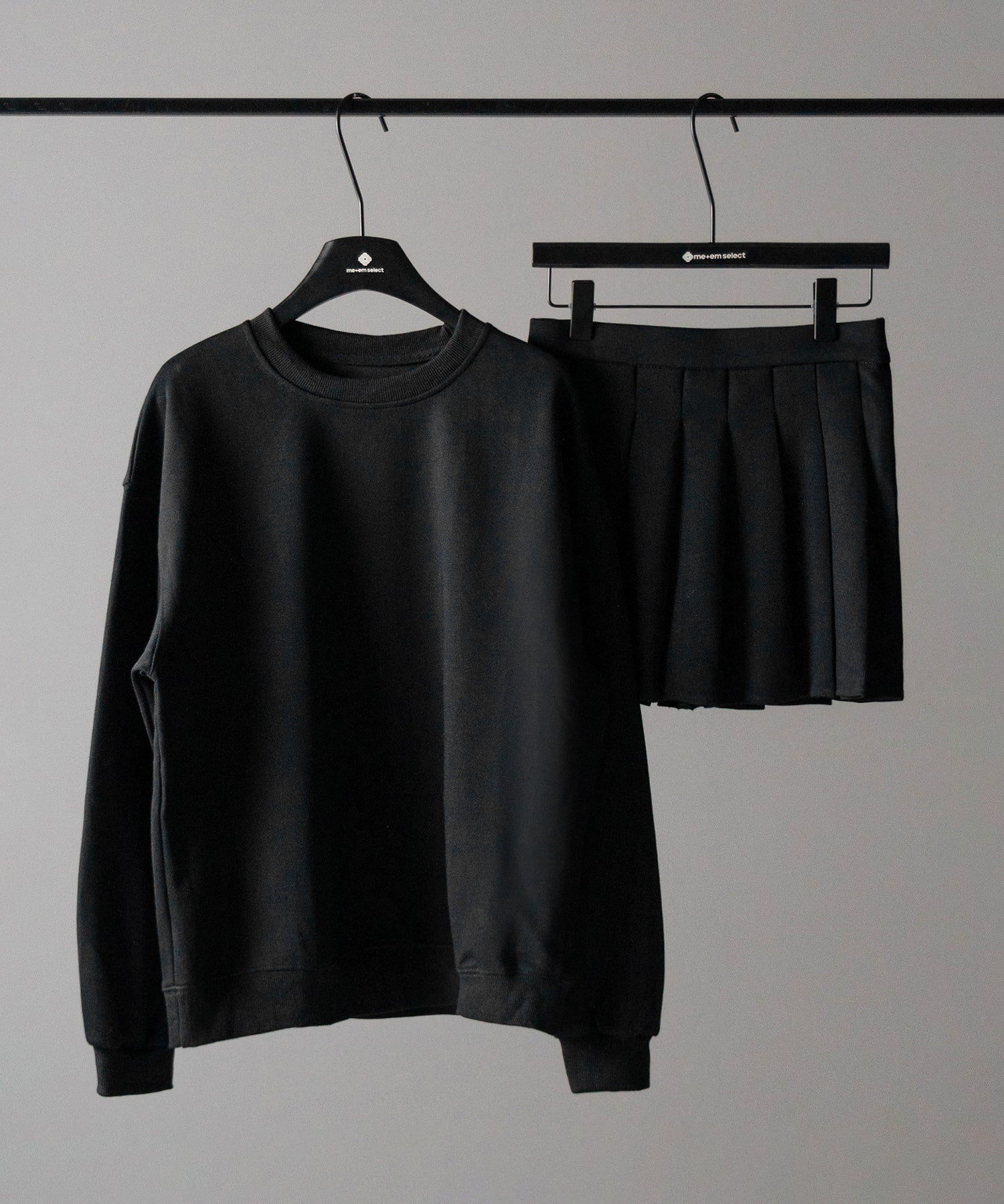 【 セットアップ 】オーバースウェットトップス + プリーツミニスカート SET / oversweat tops + pleated mini skirt SET