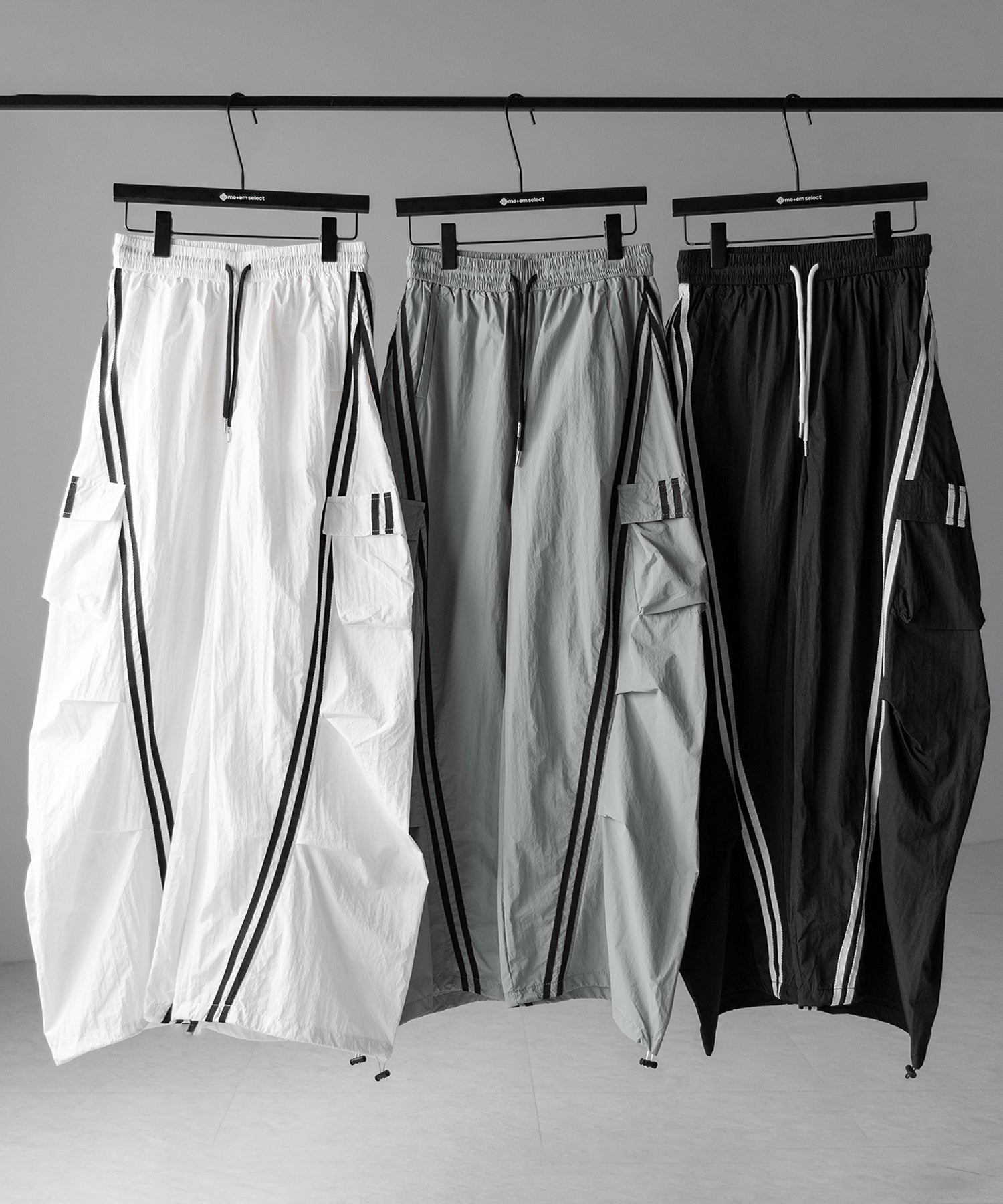 【 3color /裾絞り可能2WAY 】サイドラインナイロンタックカーゴワイドパンツ / side line nylon tuck cargo wide pants