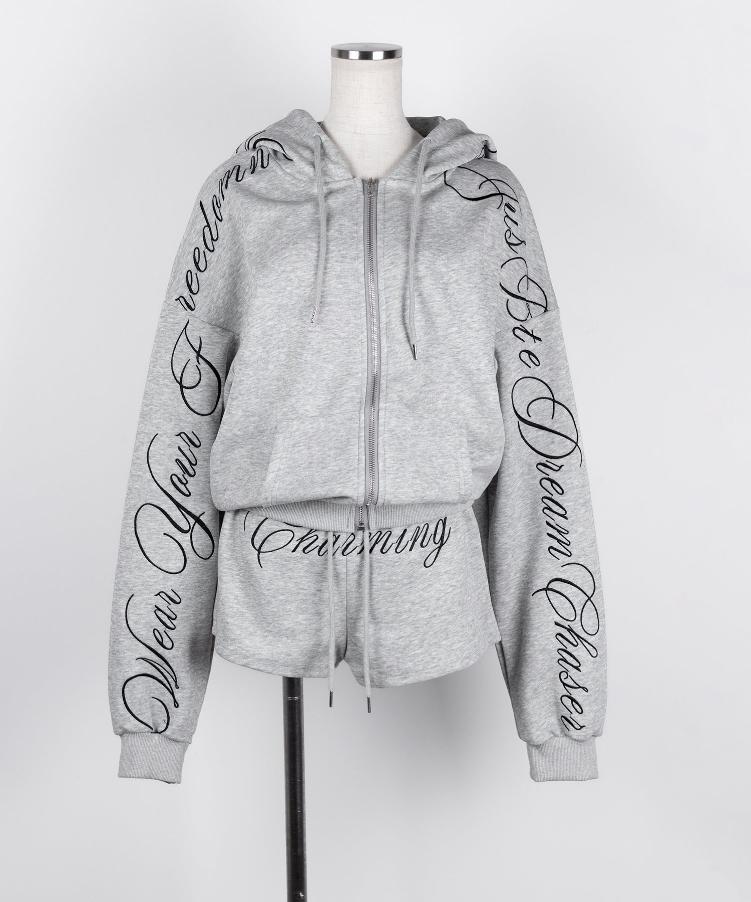 【 セットアップ 】レタリングロゴ刺繍ジップアップパーカー&ショートパンツ / lettering logo embroidery zip-up hoodie & short pants SETUP