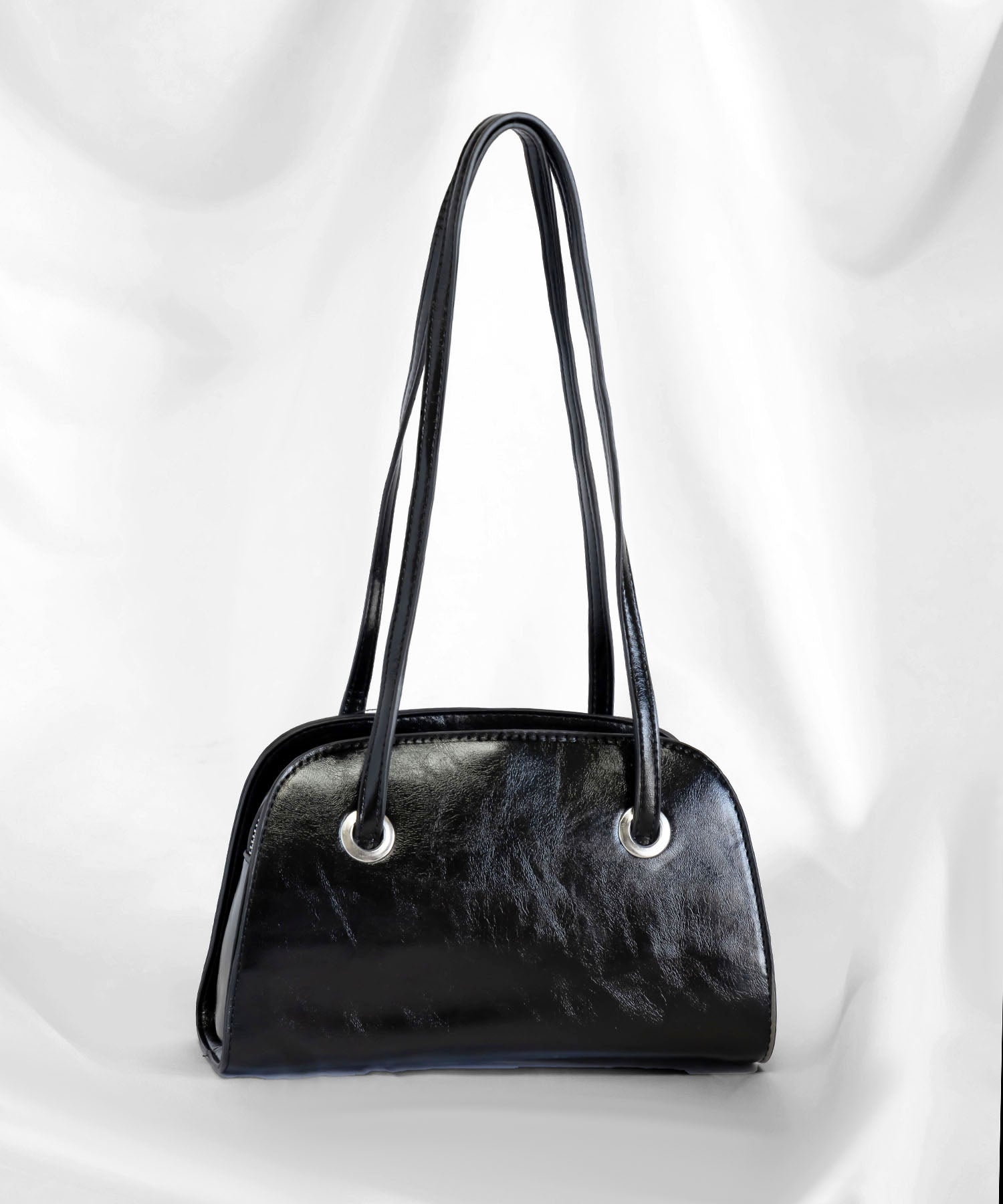ハーフムーンロングコードショルダーバッグ / half moon long cord shoulder bag