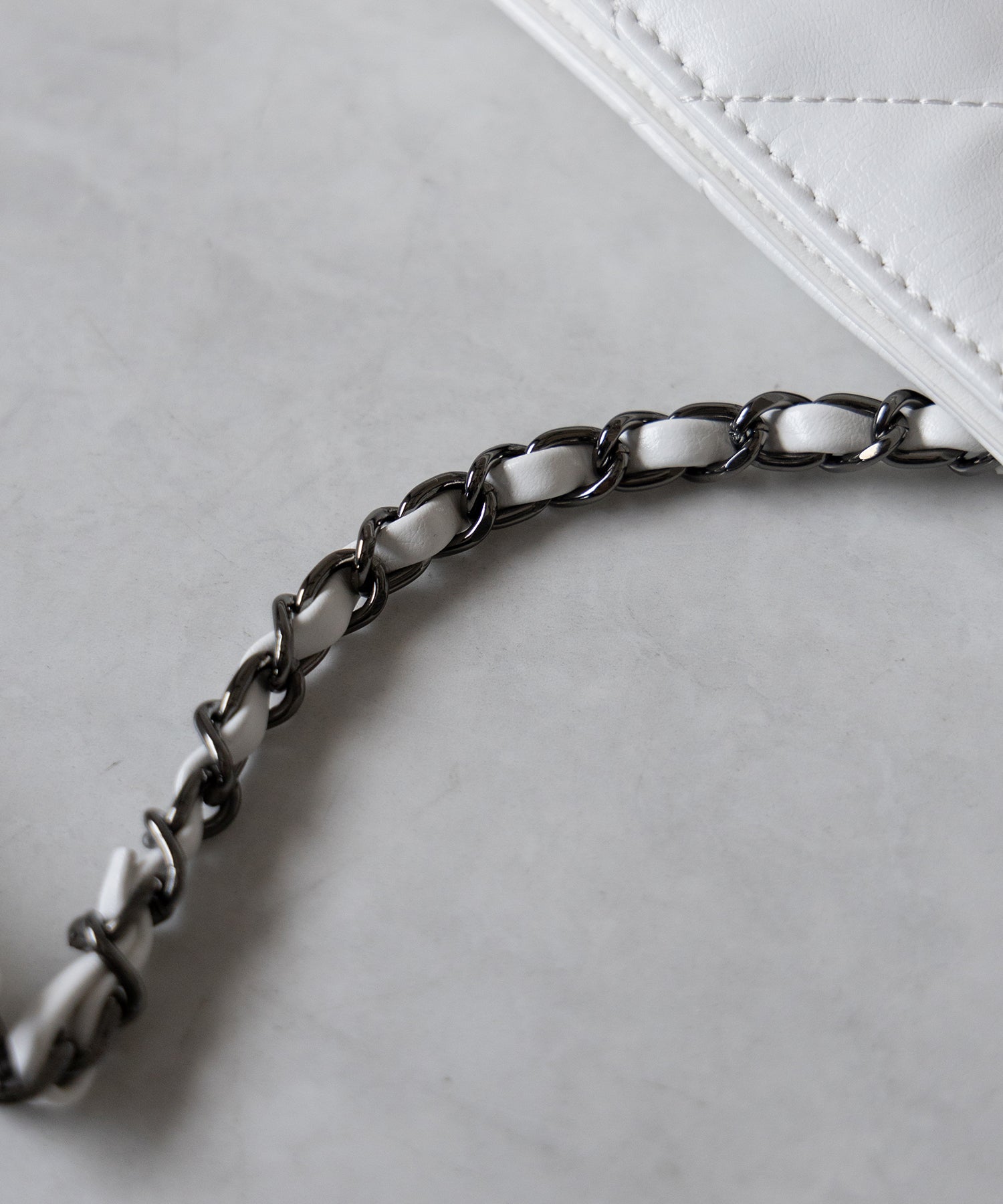 【 A4収納可 】キルティングチェーンスクエアトートショルダーバッグ / quilting chain square tote shoulder bag