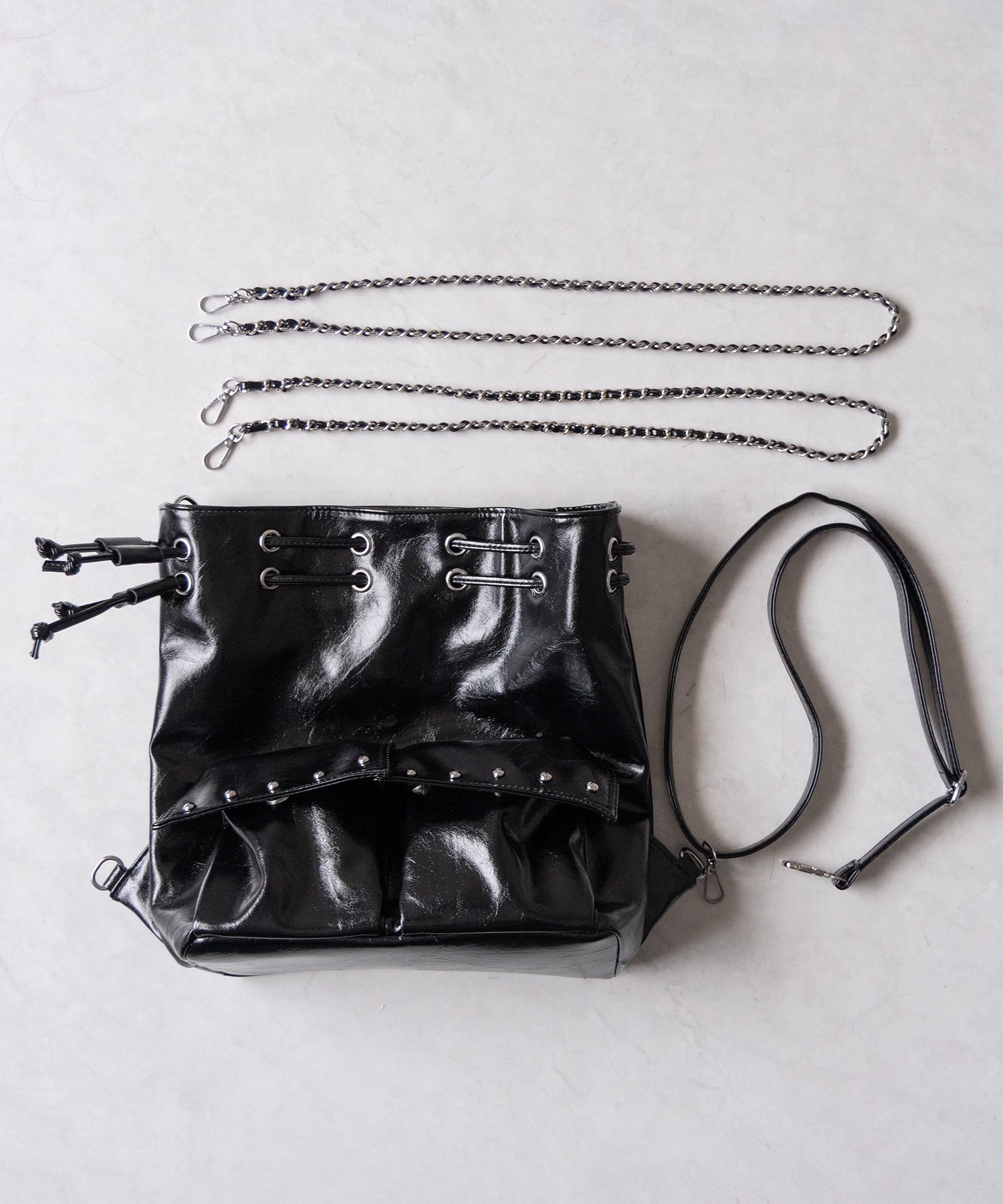 【 2WAY 】フェイクレザースタッズポケット巾着ショルダーバッグ / ( 2WAY ) fake leather studs pocket drawstring shoulder bag