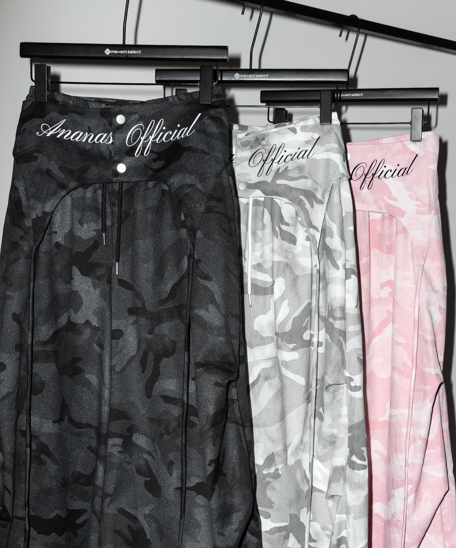 ロゴガーターカモフラタックワイドパンツ / logo garter camouflage tuck wide pants