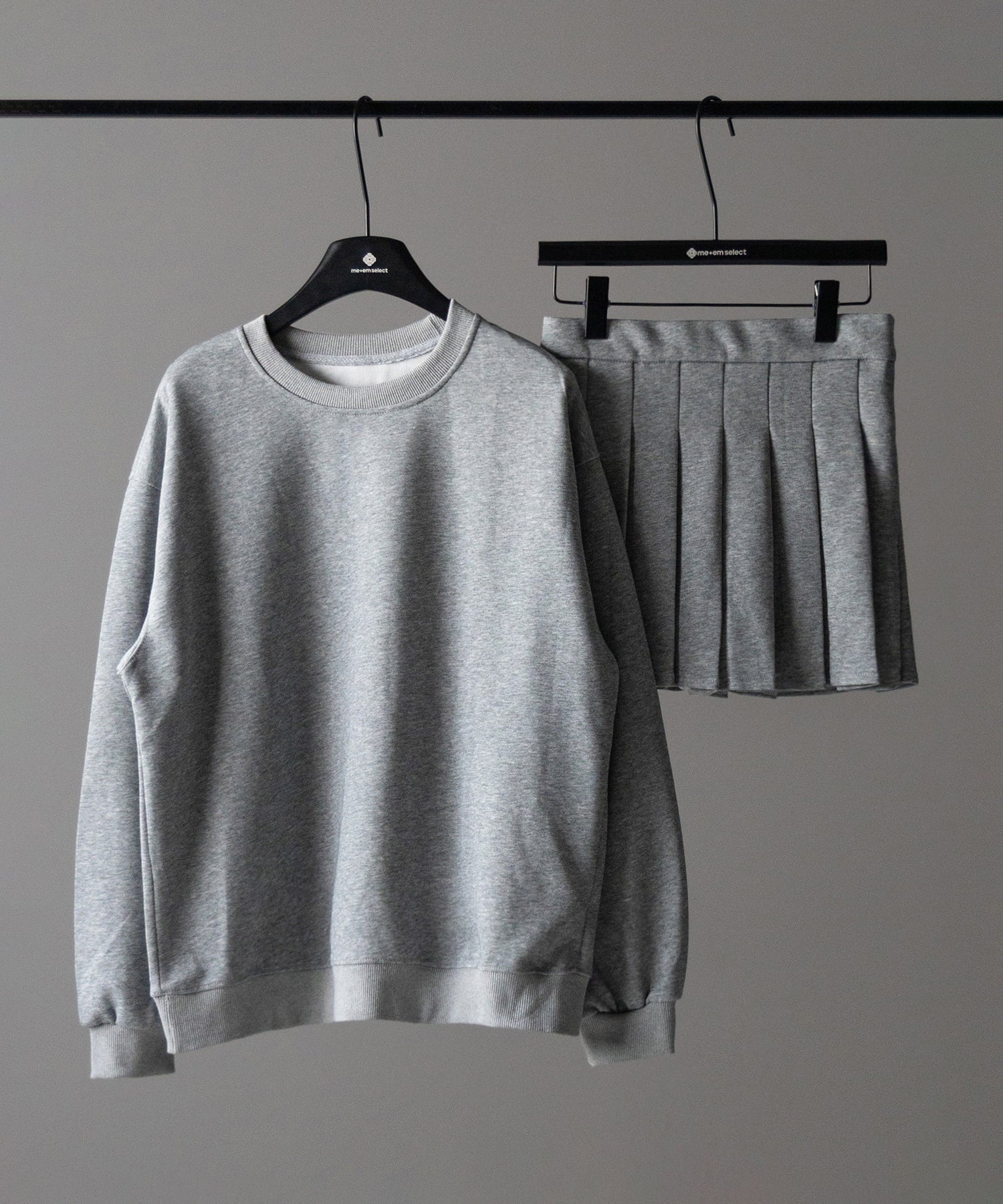 【 セットアップ 】オーバースウェットトップス + プリーツミニスカート SET / oversweat tops + pleated mini skirt SET