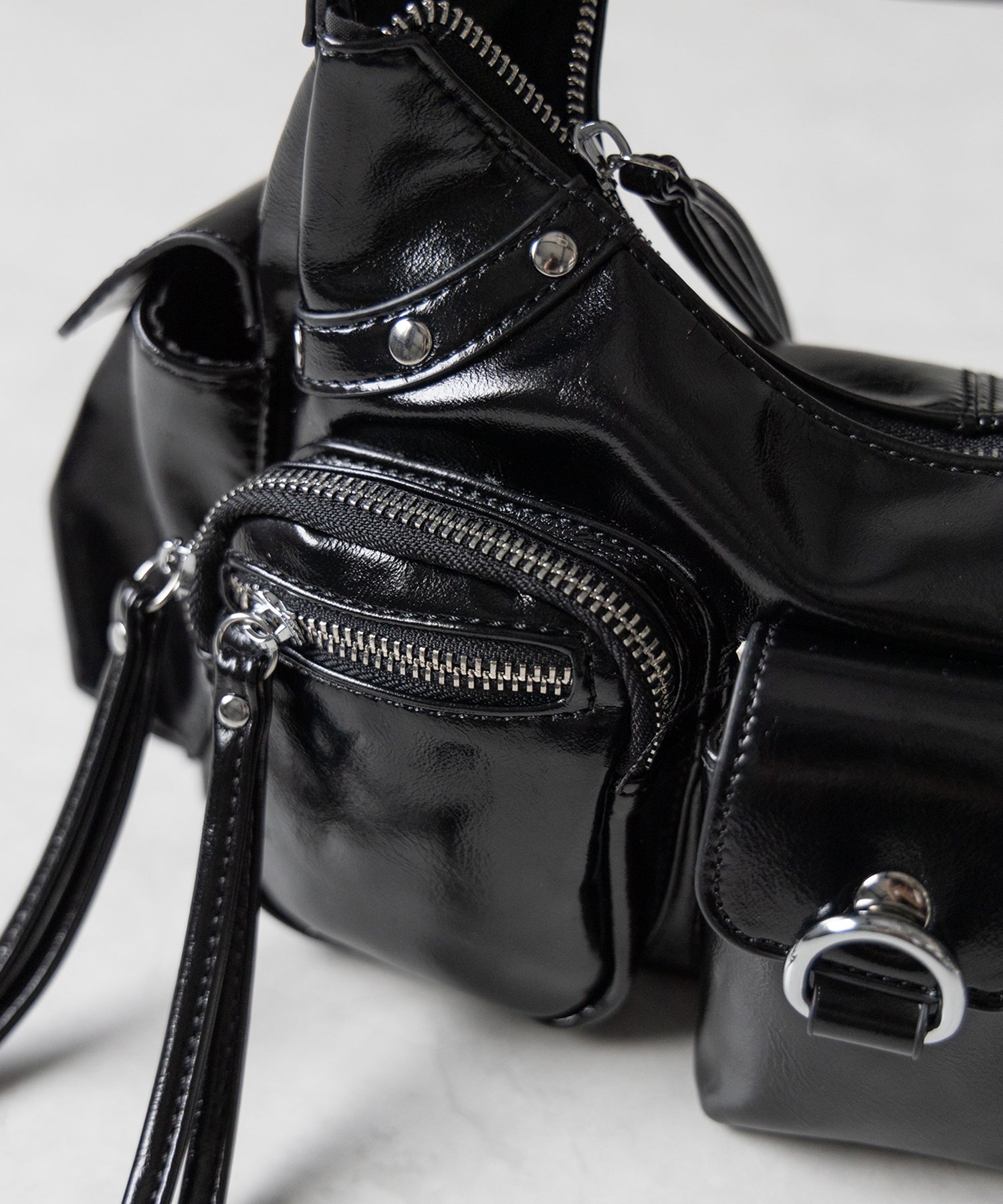 【 ショルダーにできる2WAY 】 4アウトポケットワンハンドルショルダーバッグ / 4 outpocket onehandle shoulder bag