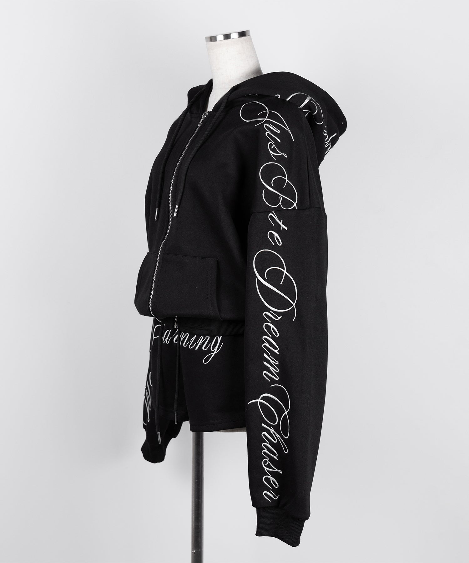 【 セットアップ 】レタリングロゴ刺繍ジップアップパーカー&ショートパンツ / lettering logo embroidery zip-up hoodie & short pants SETUP