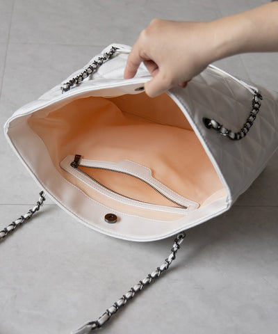 【 A4収納可 】キルティングチェーンスクエアトートショルダーバッグ / quilting chain square tote shoulder bag
