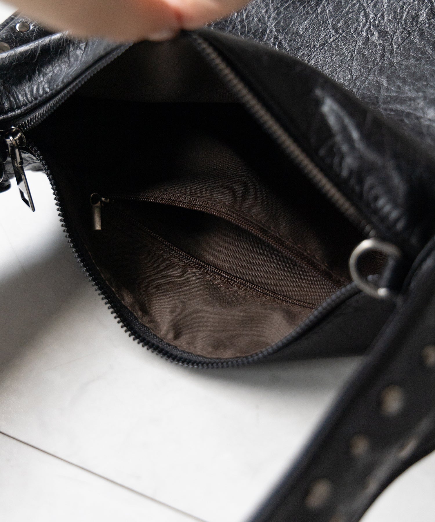 スタッズデザインスクエアショルダーバッグ / stud design square shoulder bag