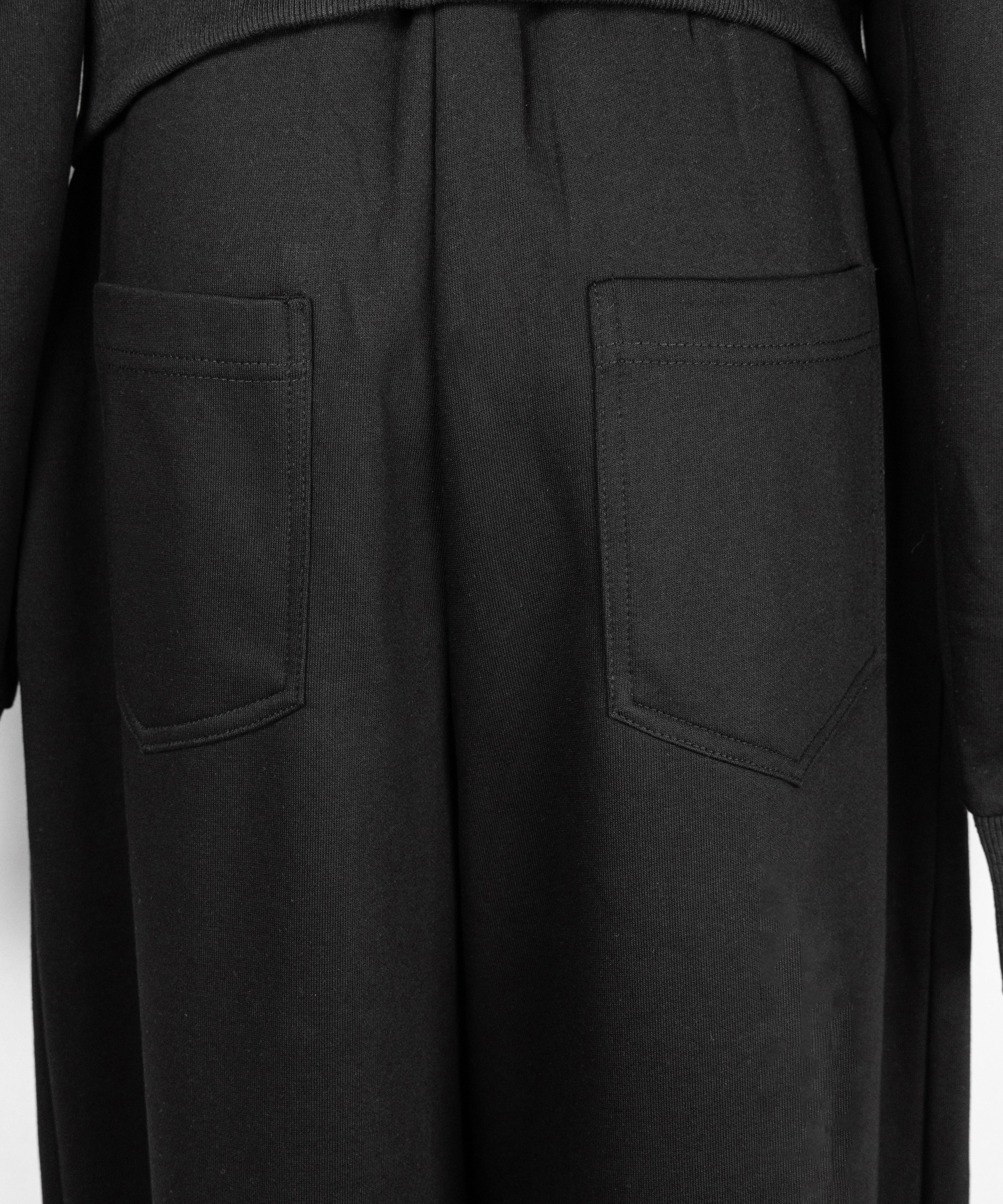 【 セットアップ 】ファーダブルジップワンショルスウェット&タックワイドスウェットパンツ / Fur double-zip one-shoulder sweatshirt & tuck wide sweatpants SETUP