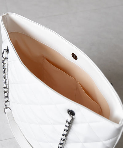 【 A4収納可 】キルティングチェーンスクエアトートショルダーバッグ / quilting chain square tote shoulder bag