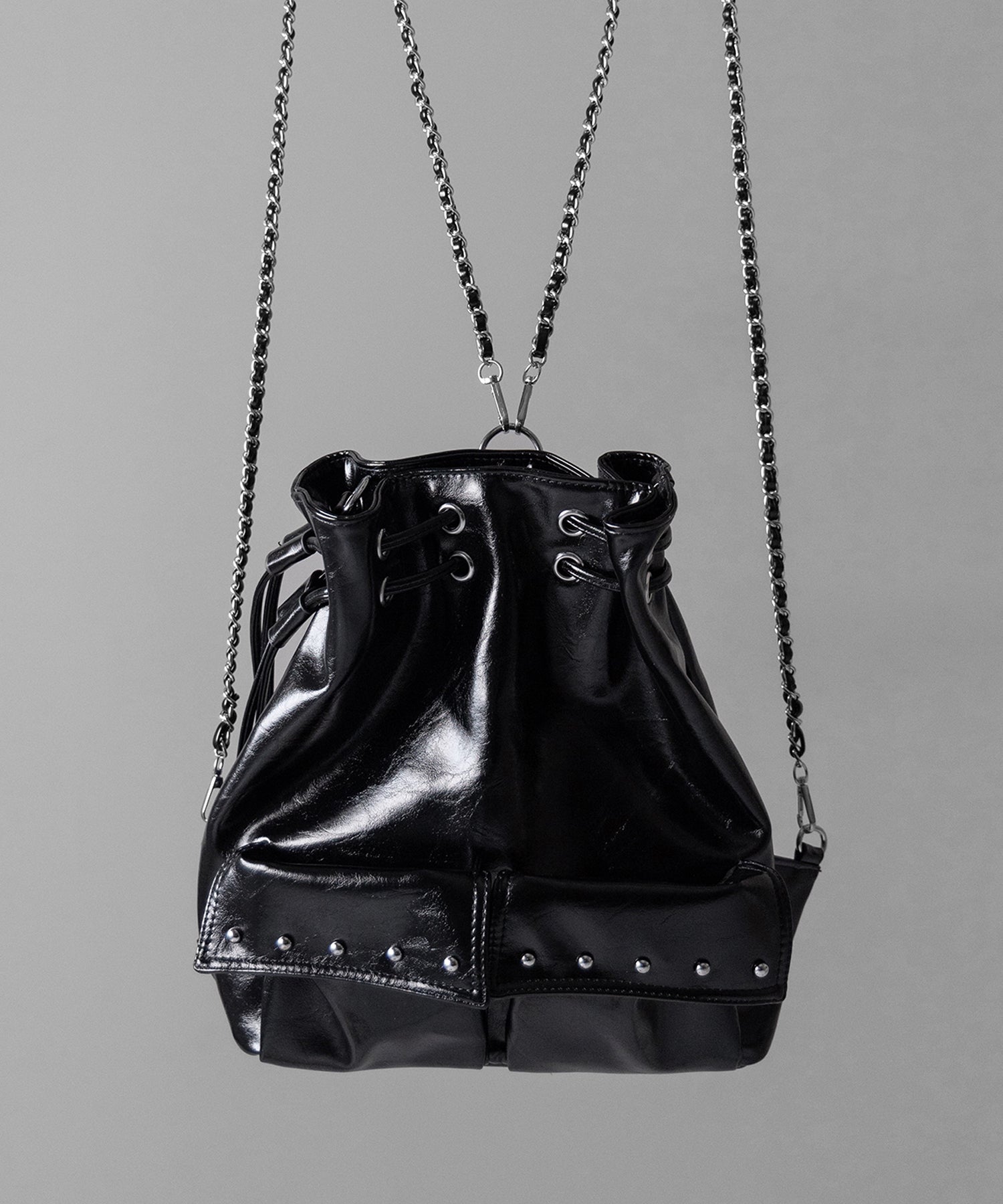 【 2WAY 】フェイクレザースタッズポケット巾着ショルダーバッグ / ( 2WAY ) fake leather studs pocket drawstring shoulder bag