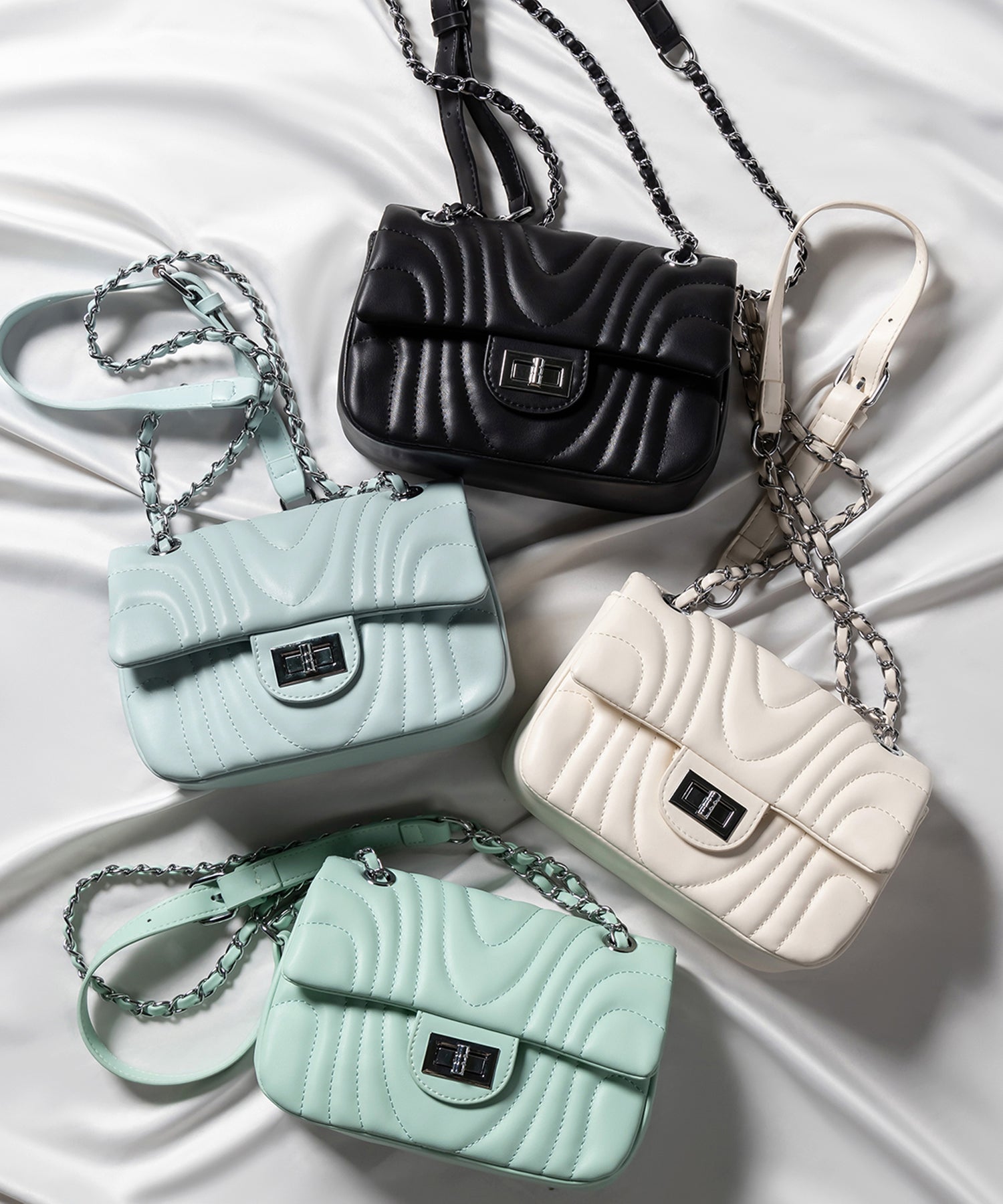 【2WAY 】キルティングチェーンフラップショルダーバッグ / quilting chain flap shoulder bag