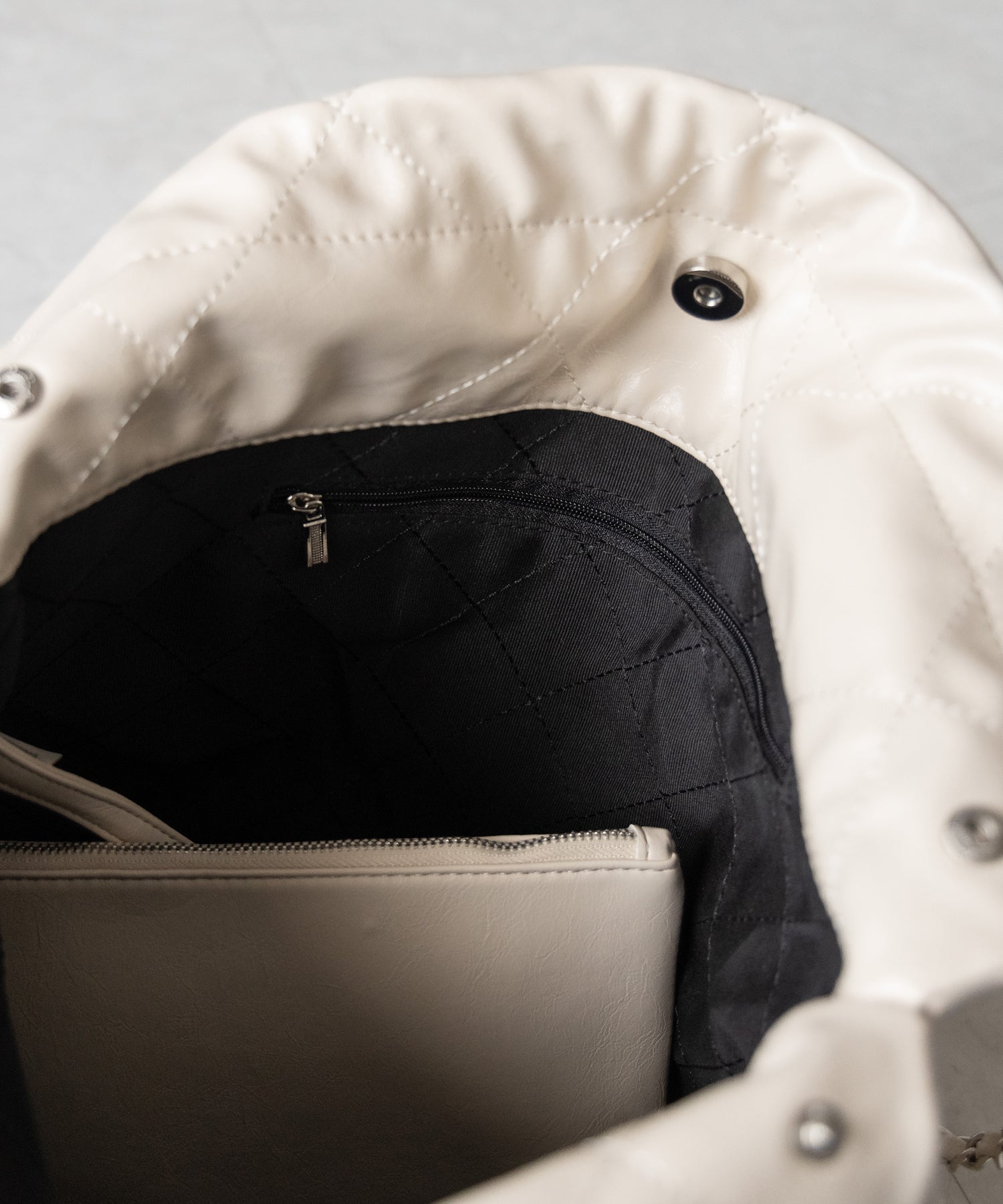 キルティングチェーントートショルダーバッグ / quilting chain tote shoulder bag