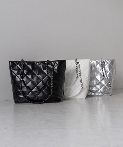 【 A4収納可 】キルティングチェーンスクエアトートショルダーバッグ / quilting chain square tote shoulder bag