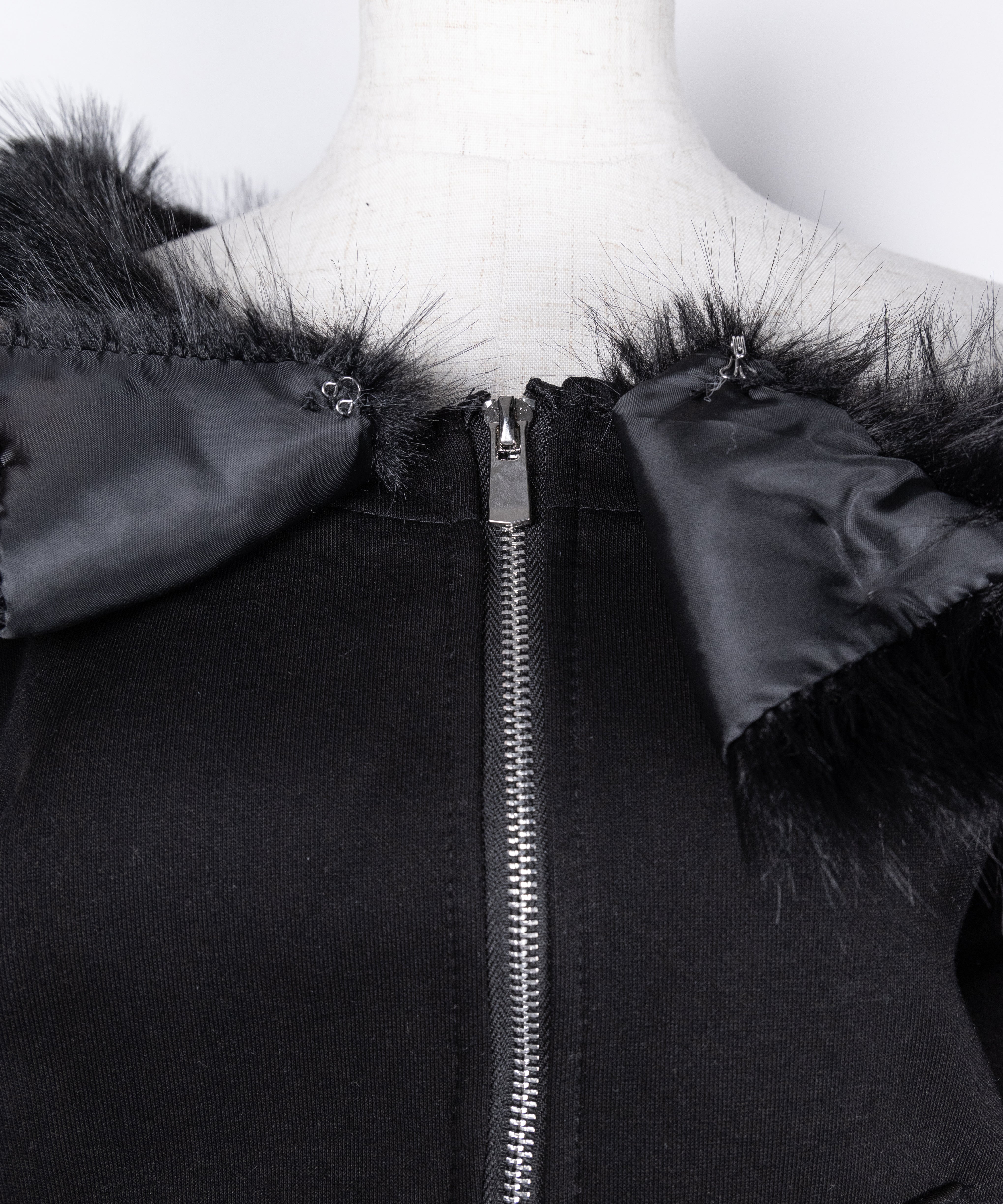 【 セットアップ 】ファーダブルジップワンショルスウェット&タックワイドスウェットパンツ / Fur double-zip one-shoulder sweatshirt & tuck wide sweatpants SETUP