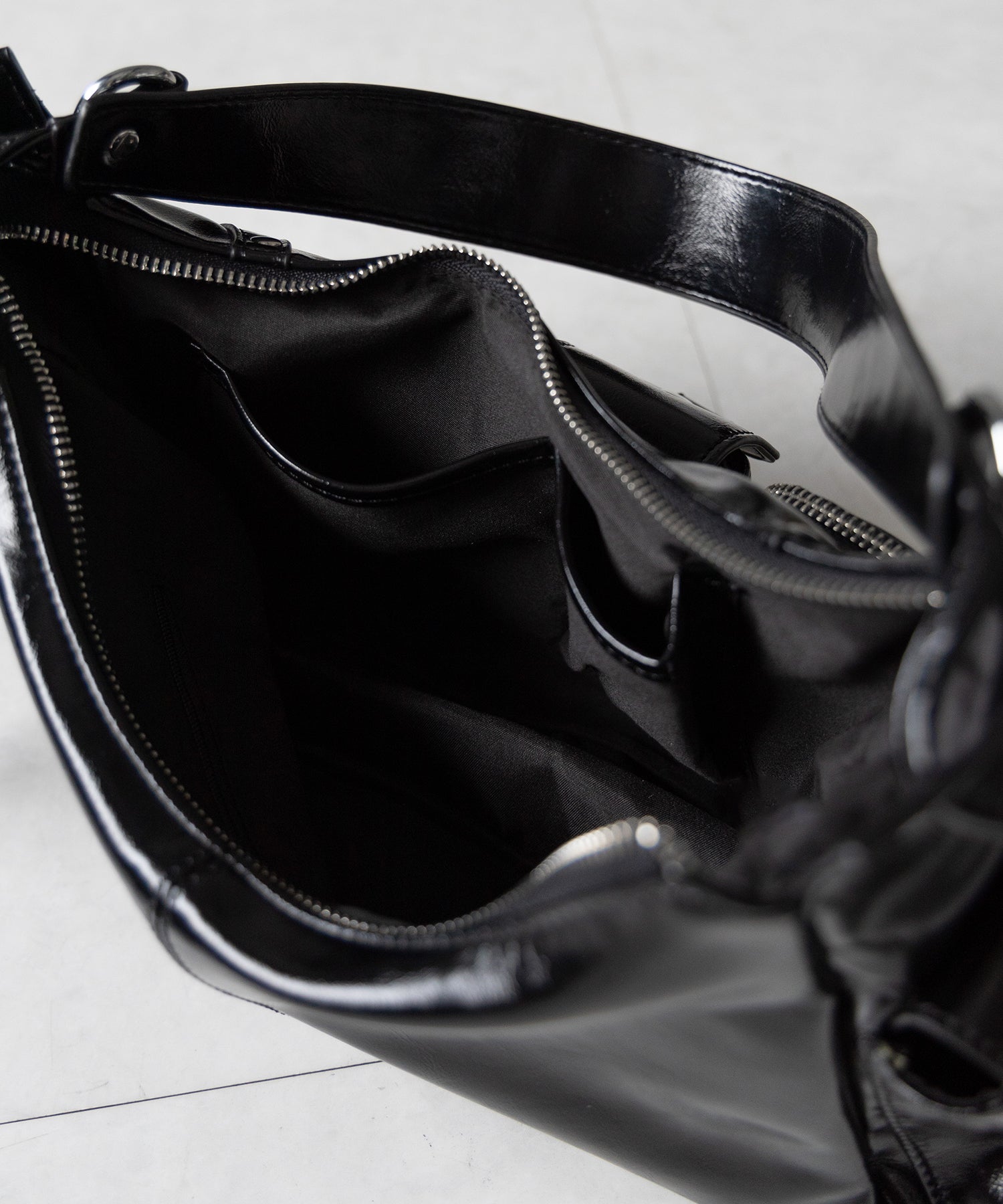 【 ショルダーにできる2WAY 】 4アウトポケットワンハンドルショルダーバッグ / 4 outpocket onehandle shoulder bag