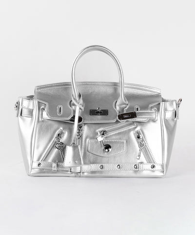 【 ショルダーストラップ付き2WAY 】ベルテッドキーチャームフラップスクエアハンドバッグ / ( 2WAY ) belted key charm flap square handbag