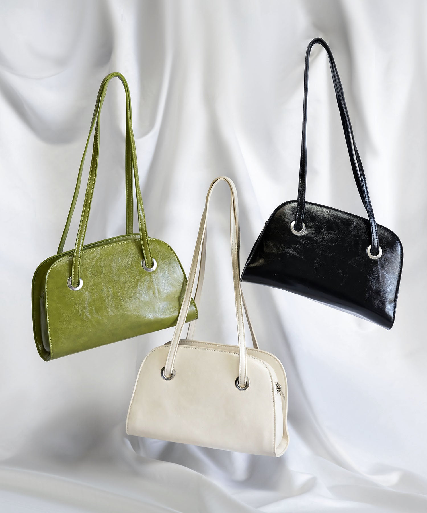 ハーフムーンロングコードショルダーバッグ / half moon long cord shoulder bag