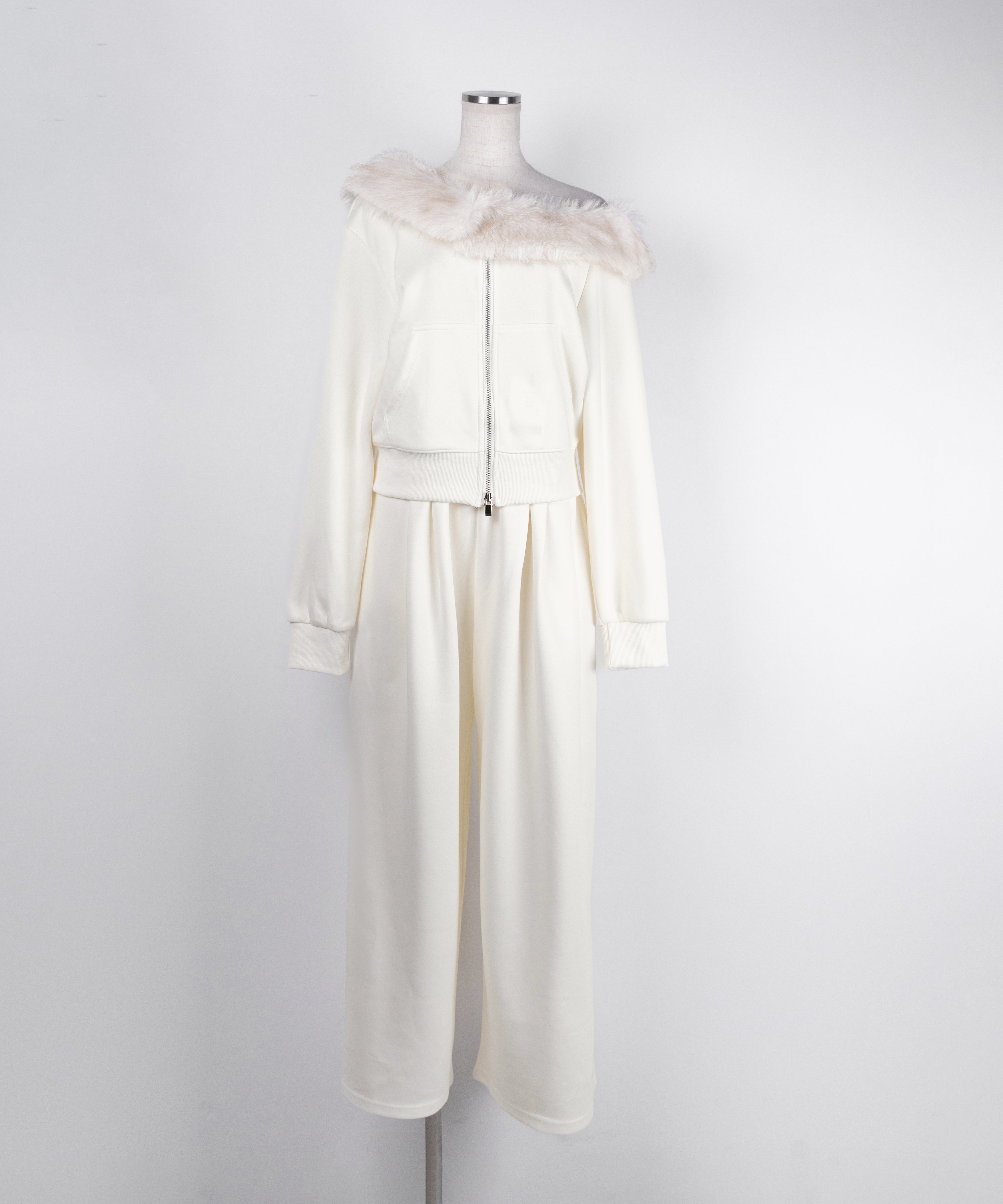 【 セットアップ 】ファーダブルジップワンショルスウェット&タックワイドスウェットパンツ / Fur double-zip one-shoulder sweatshirt & tuck wide sweatpants SETUP