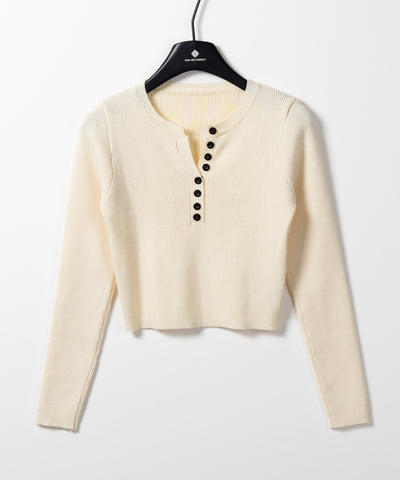 キーネックボタンデザインクロップドリブニット