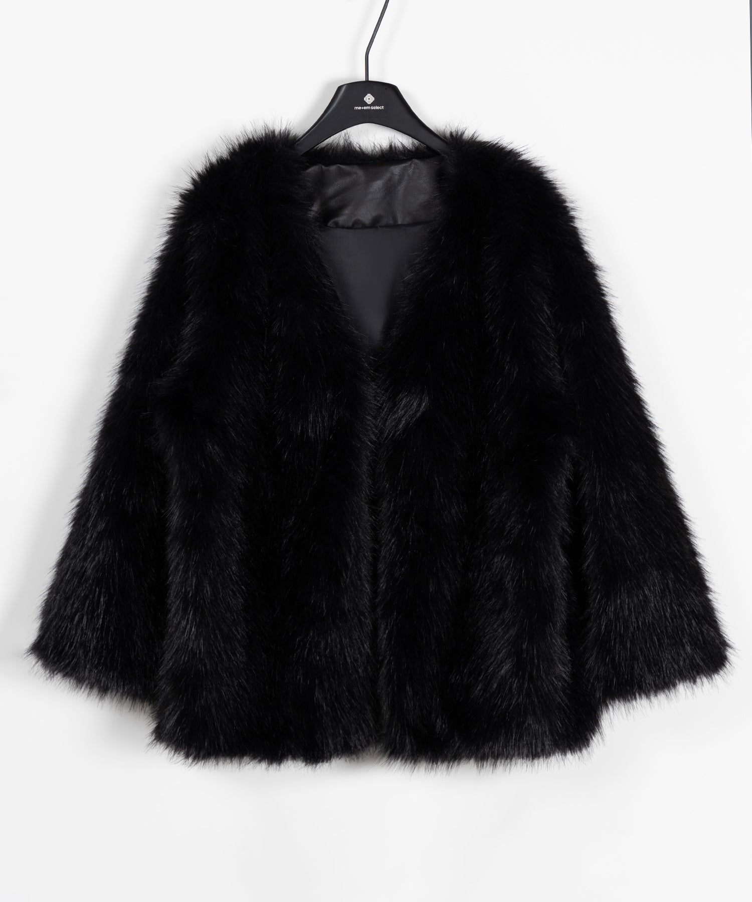 ノーカラーボリュームフェイクファーコート