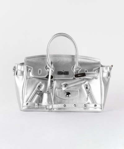 【 ショルダーストラップ付き2WAY 】ベルテッドキーチャームフラップスクエアハンドバッグ / ( 2WAY ) belted key charm flap square handbag