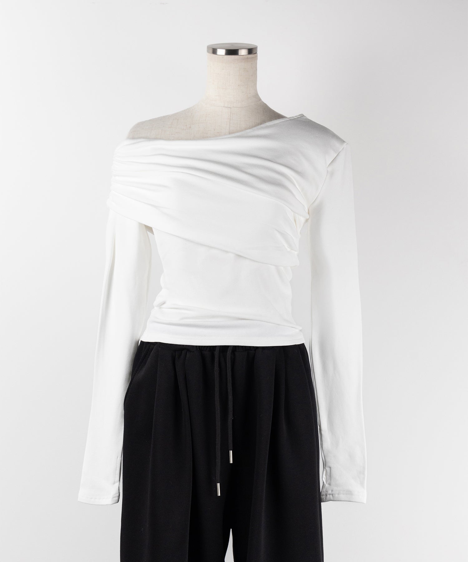 【 2color / 裏起毛 】ワンショルダードレープギャザースリムトップス / One-shoulder draped gather slim tops