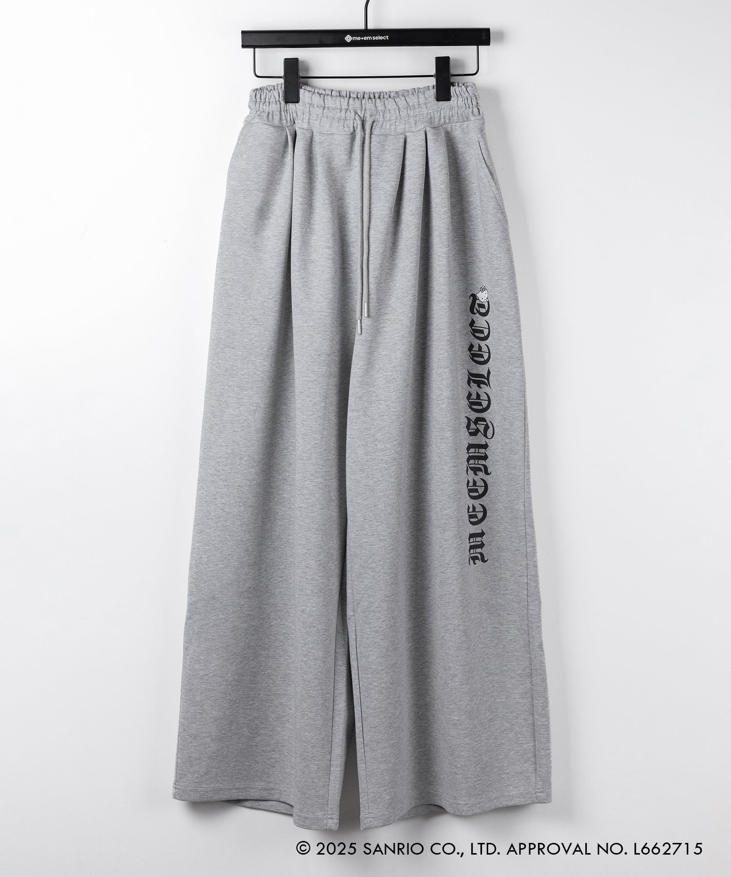 【 HELLO KITTY × me+em select 】ハローキティグランジロゴワイドスウェットパンツ / Hello Kitty grunge logo wide sweatpants 【 セットアップ着用可能 】