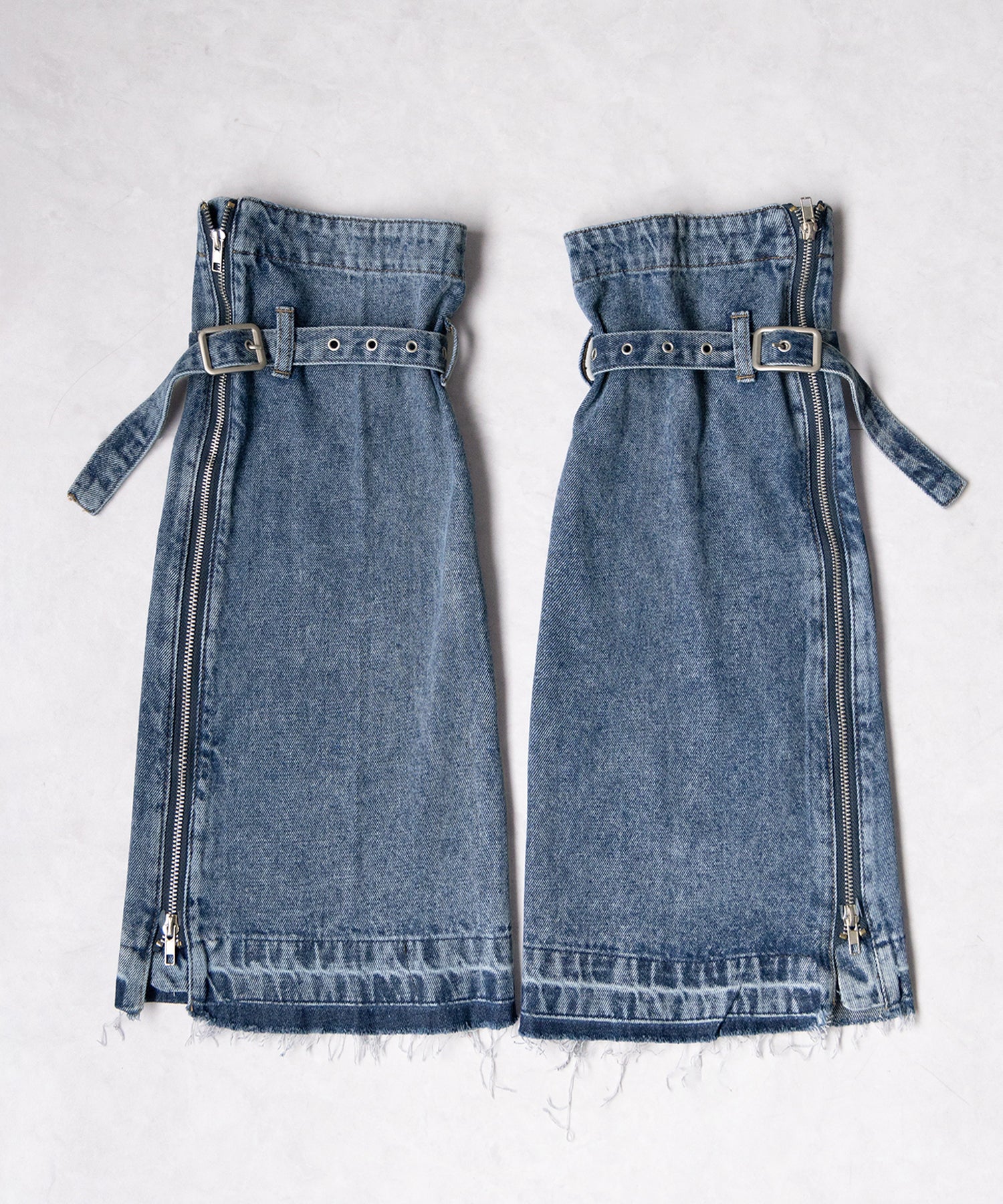ベルテッドサイドジップデニムレッグカバー / Belted side zip denim leg cover