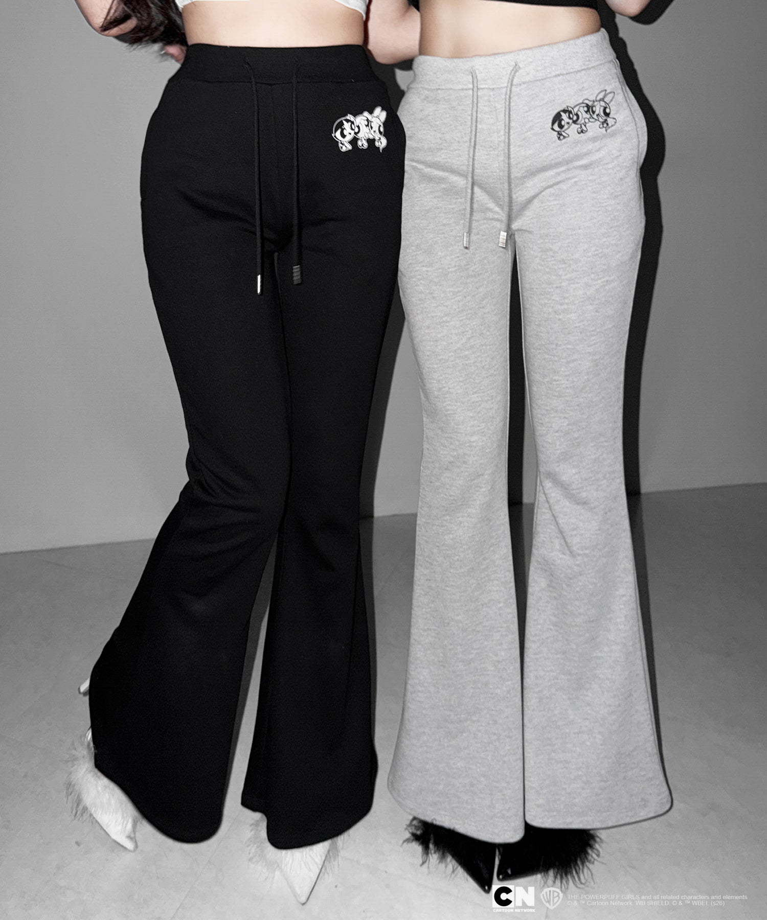 【THE POWERPUFF GIRLS】パワーパフガールズバックレタリングロゴスウェットフレアパンツ / back lettering logo sweat flare pants【 セットアップ着用可能 】