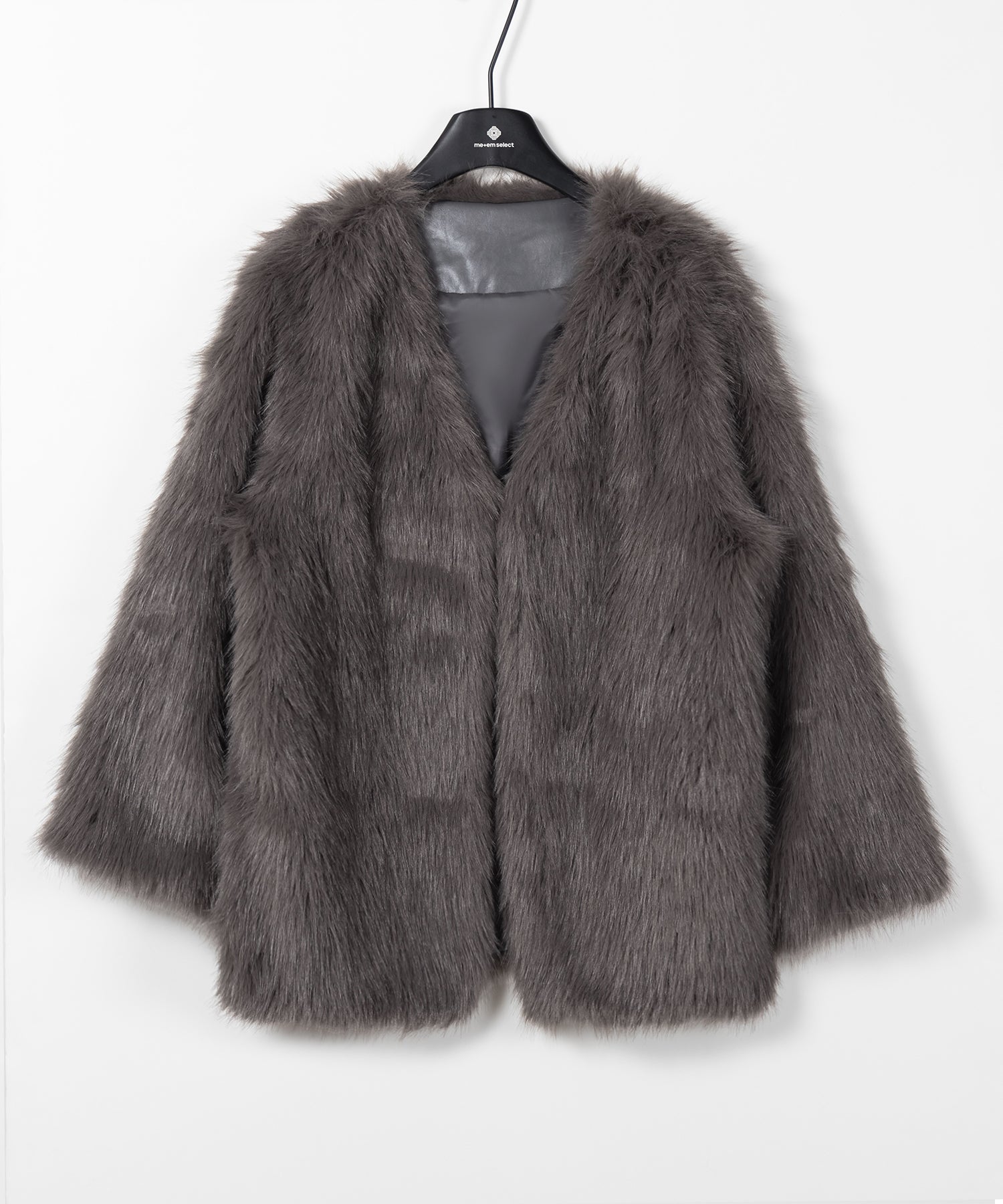 ノーカラーボリュームフェイクファーコート