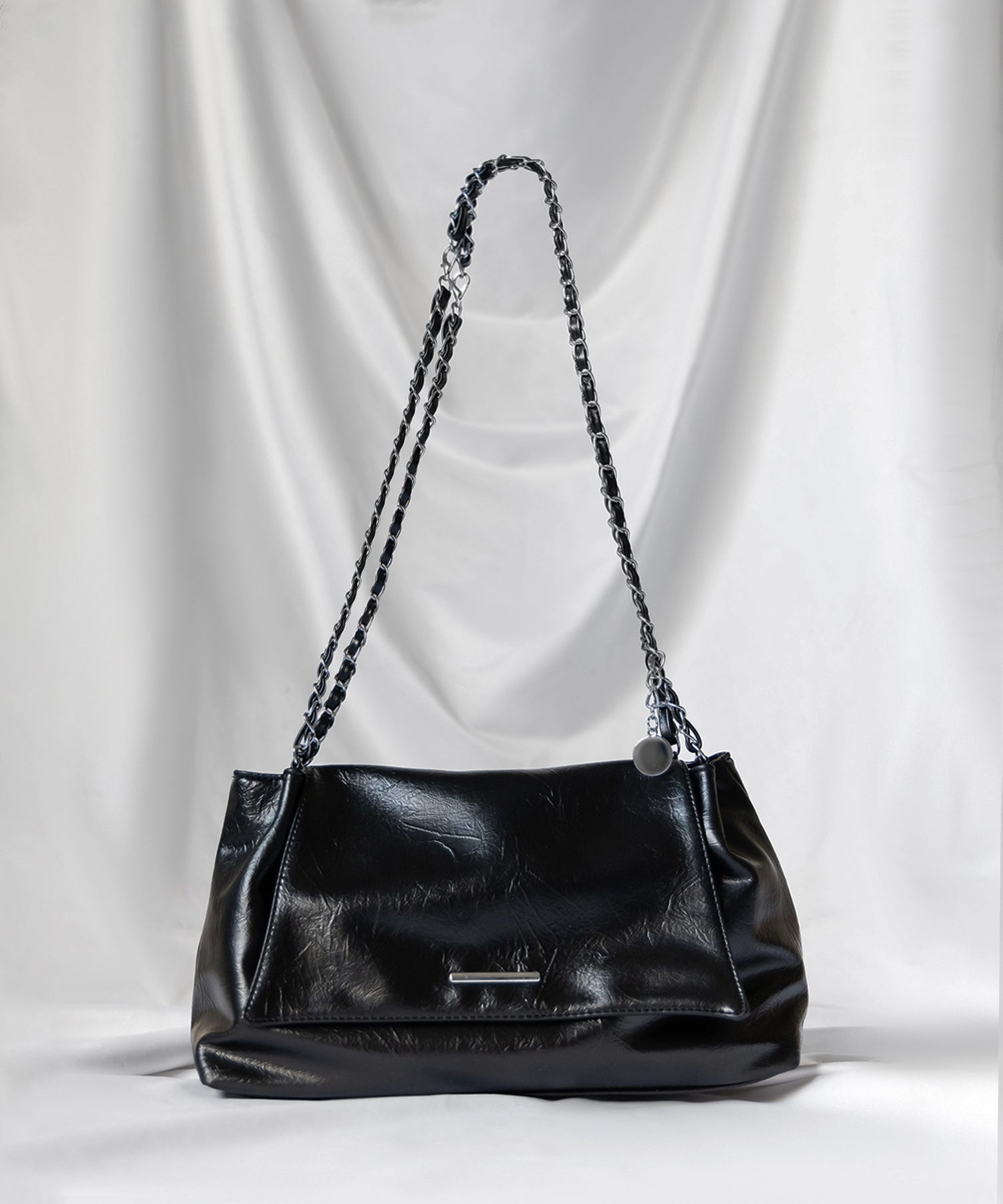 チェーンフェイクレザーフラップショルダーバッグ / chain fake leather flap shoulder bag