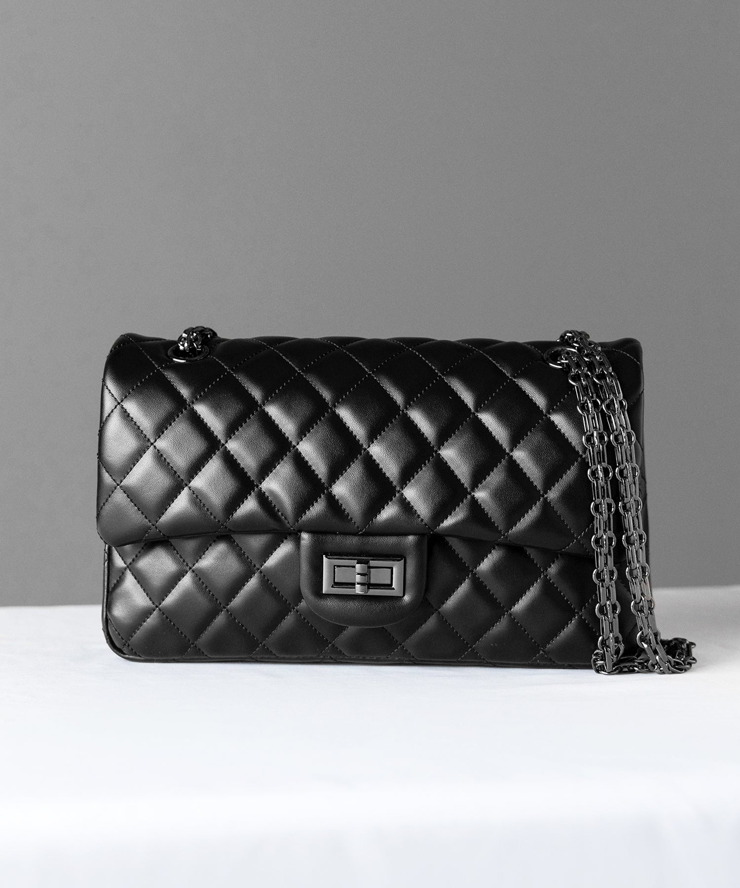 キルティングチェーンスクエアショルダーバッグ / quilting chain square shoulder bag
